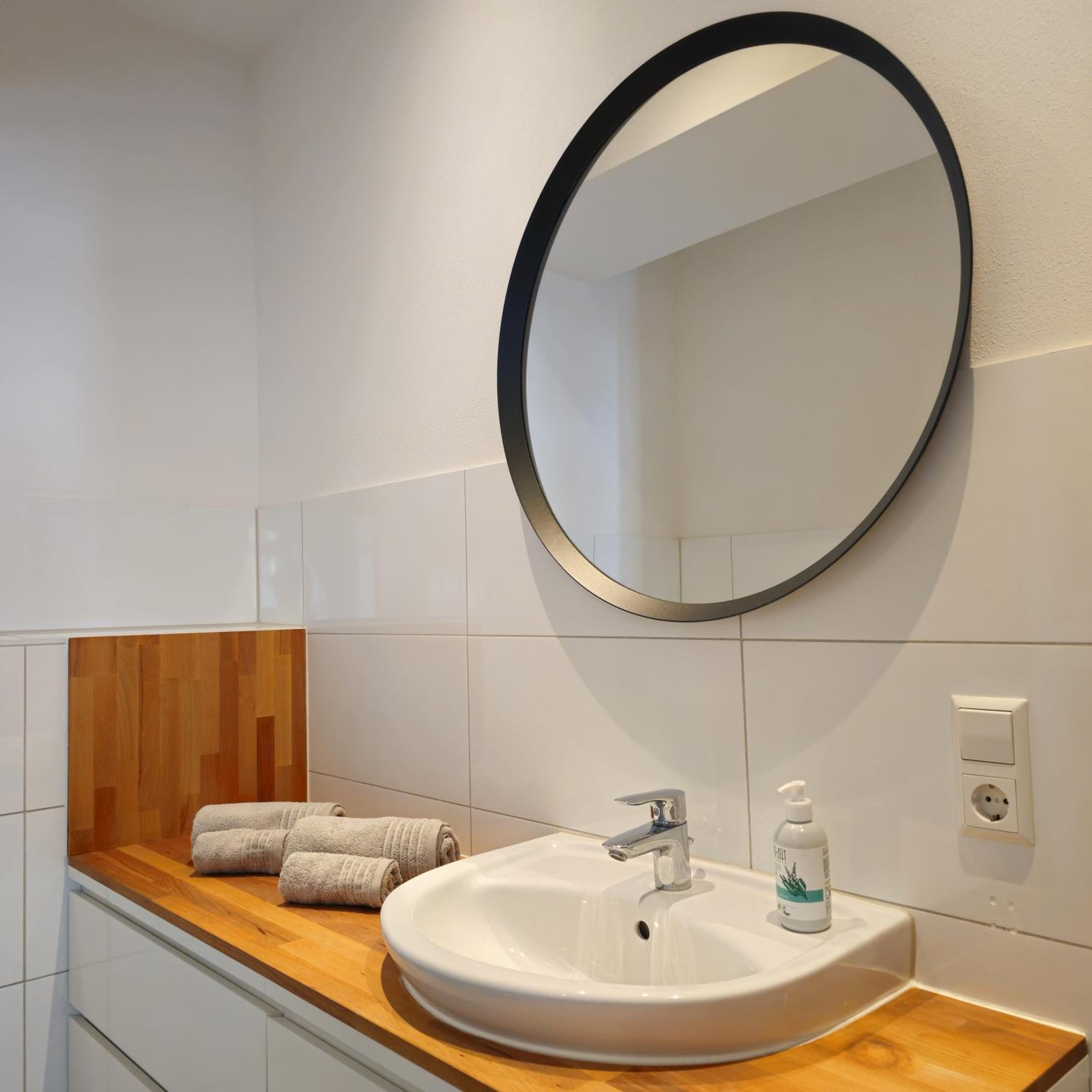 One-Bedroom Apartment with City View photo 2