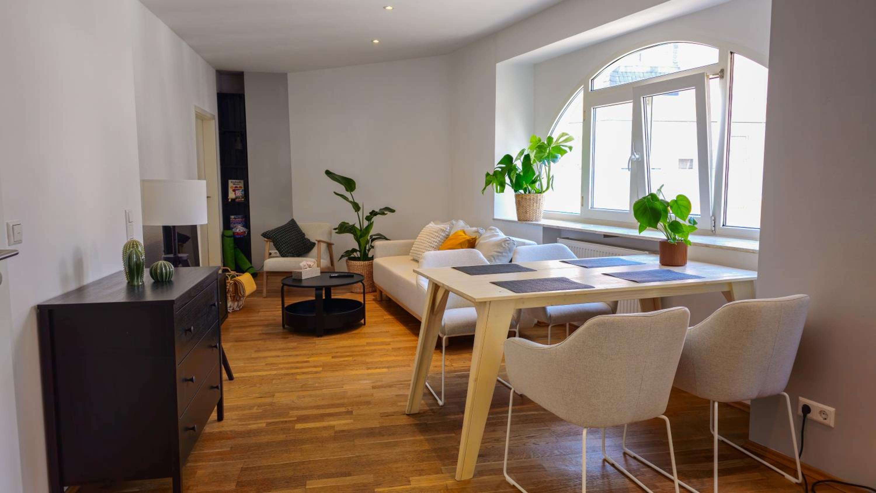 One-Bedroom Apartment with City View photo 3