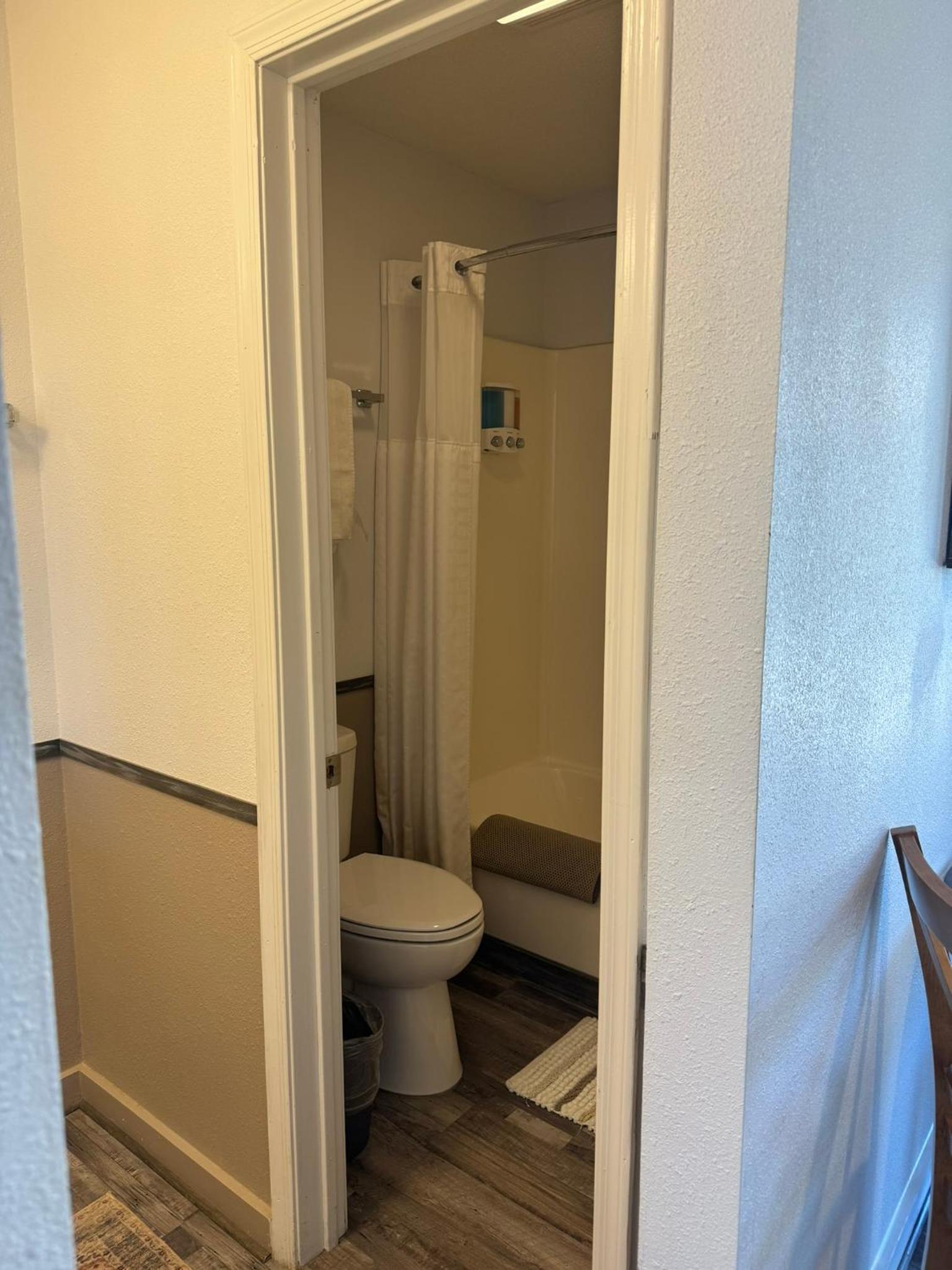 Double Room - Photo 8