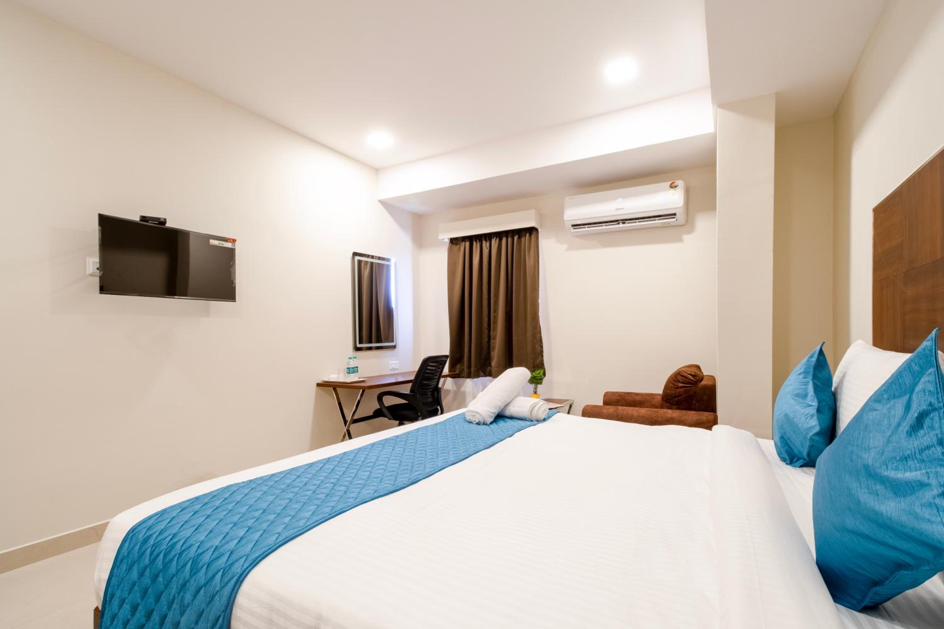 Superior Double or Twin Room with City View photo 3