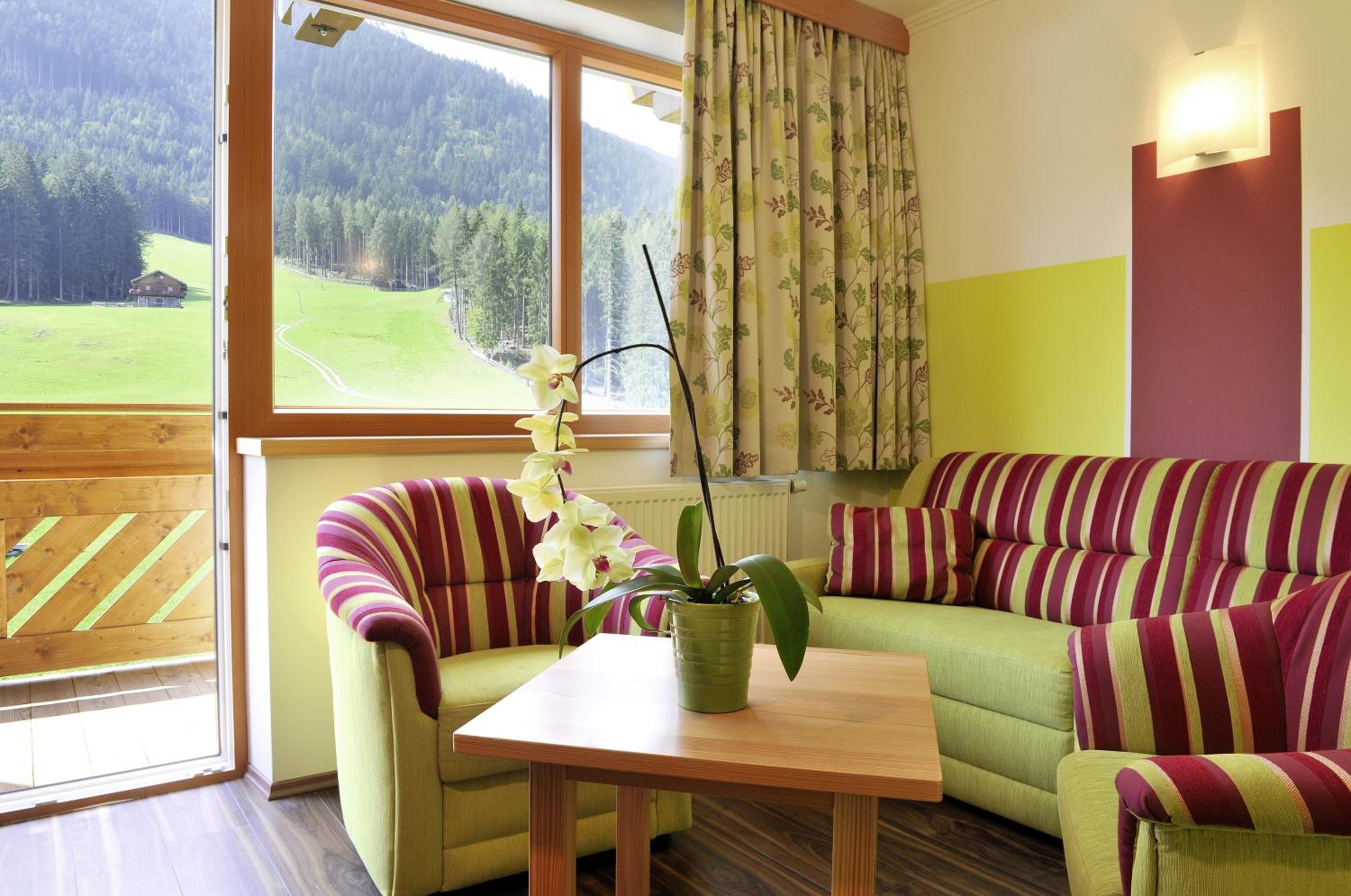 Two-Bedroom Apartment with Balcony - Photo 9