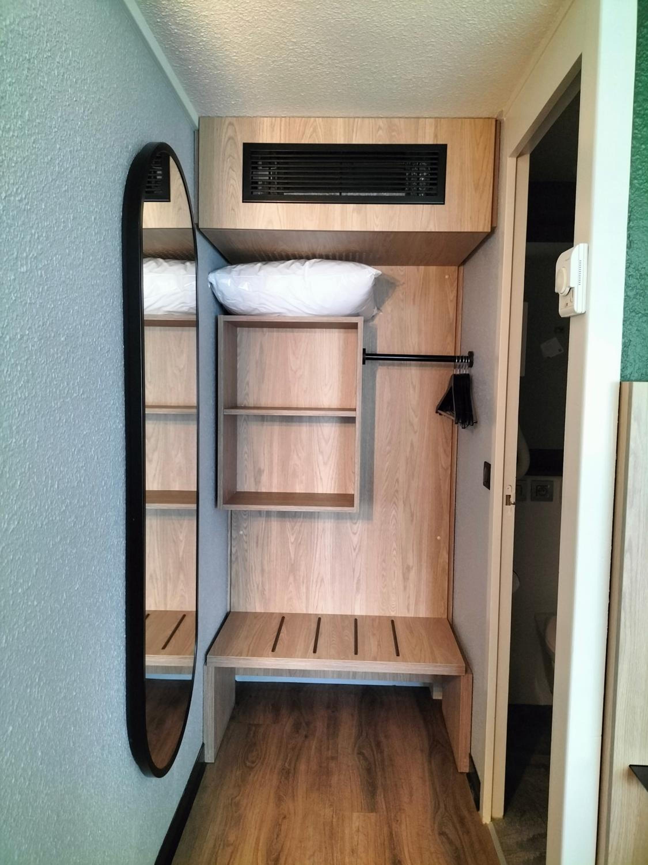 Superior Room - 1 King Bed photo 3