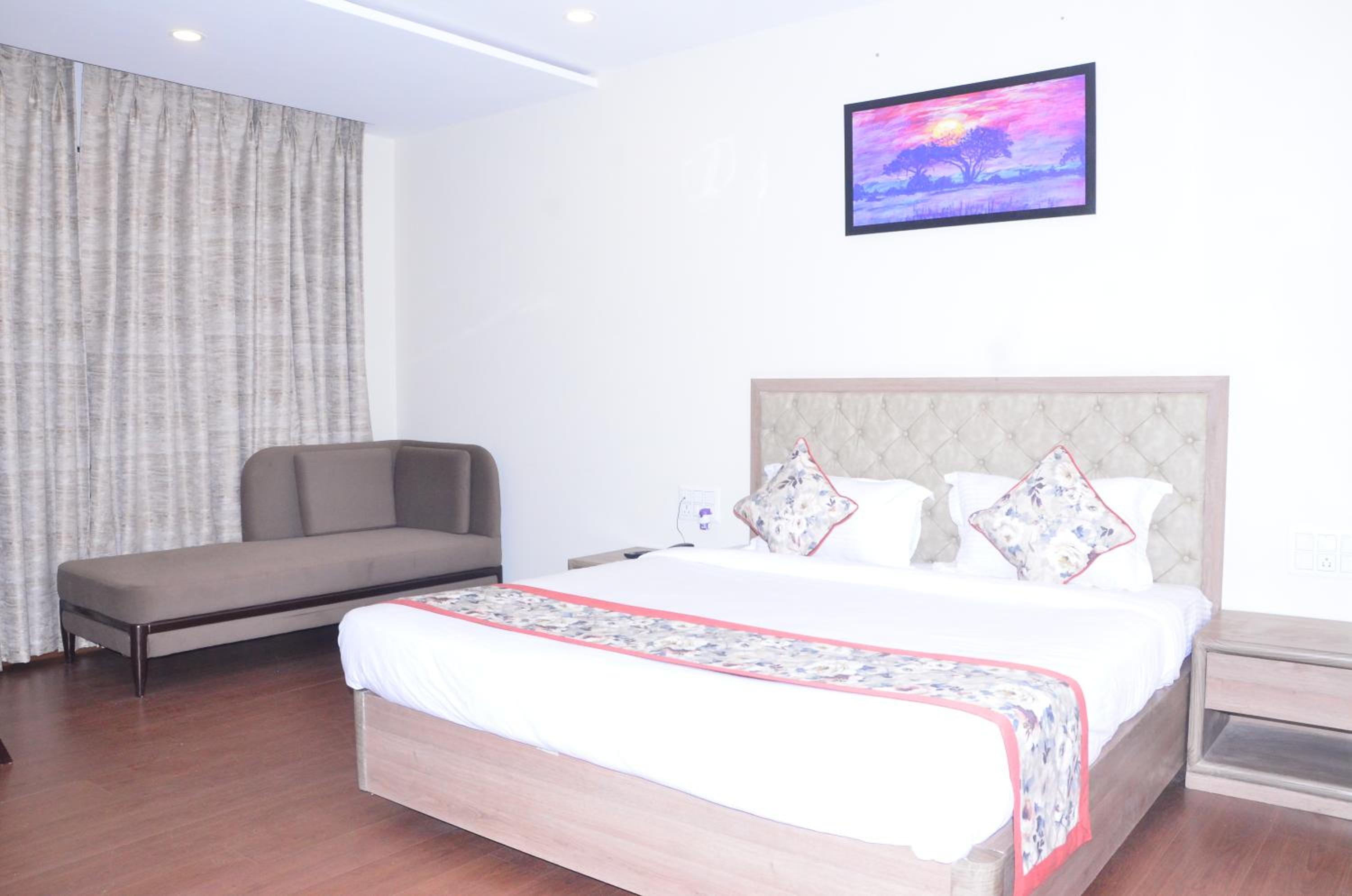 Deluxe Double Room with Balcony photo 1