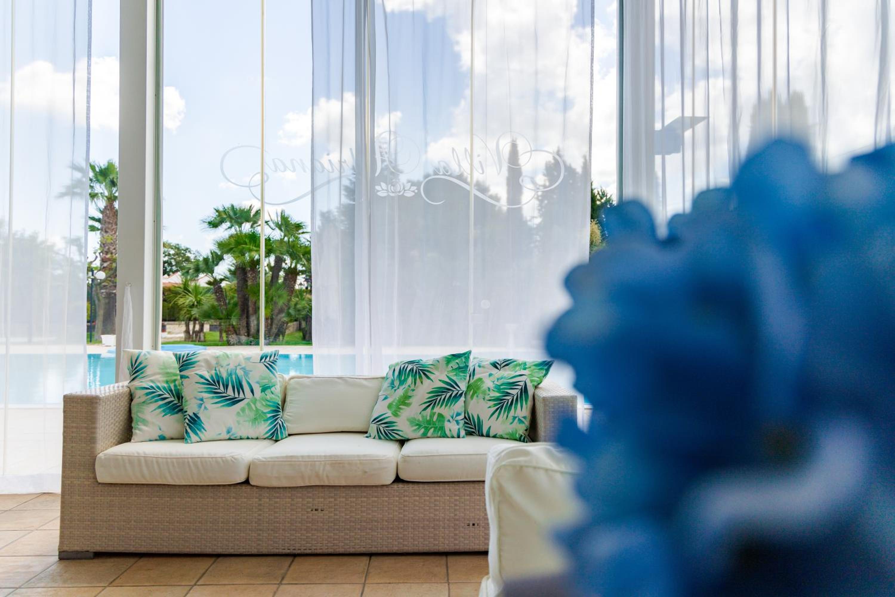 Queen Room with Pool View photo 1