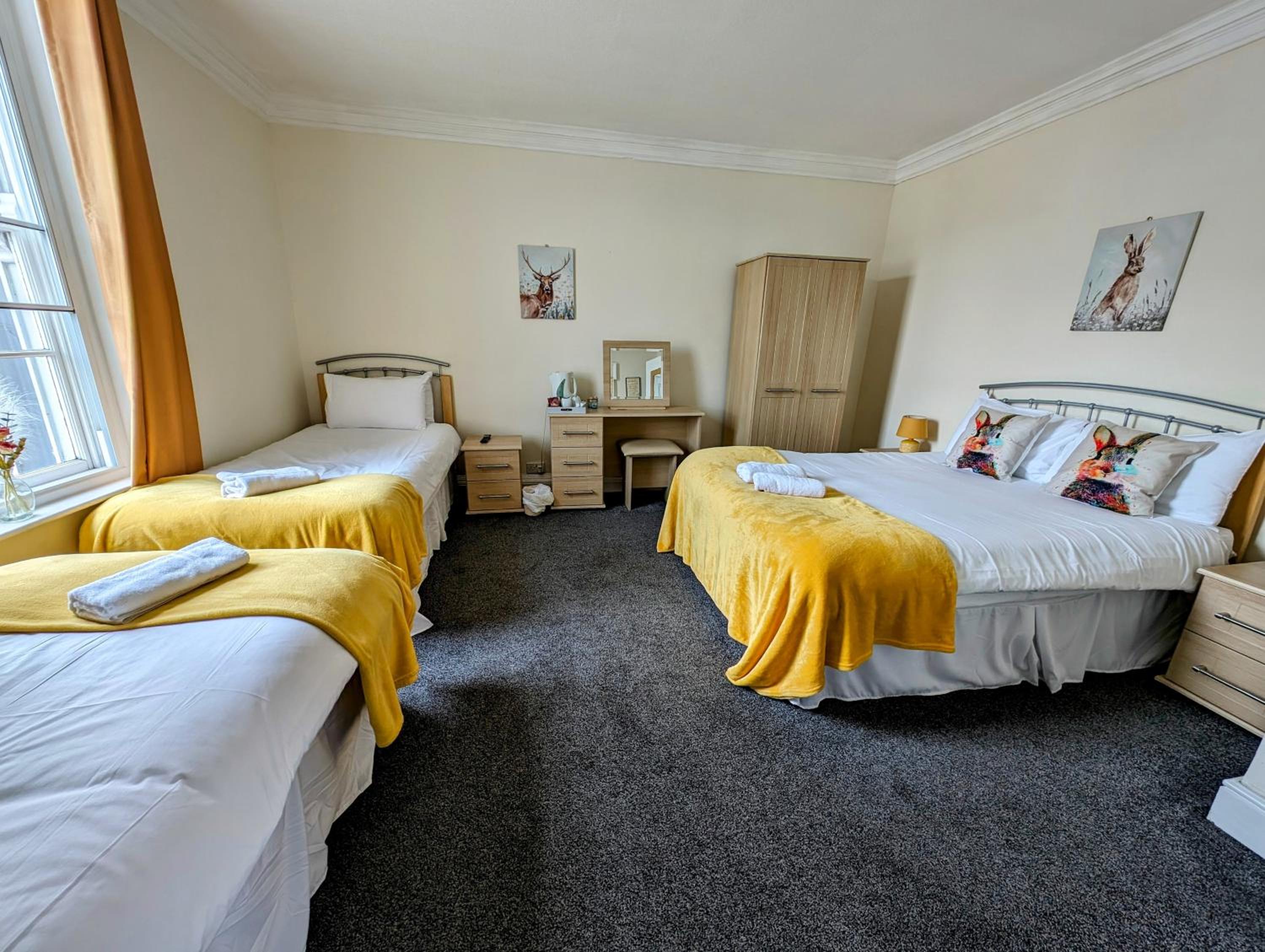 Family Room (2 Adults + 2 Children)