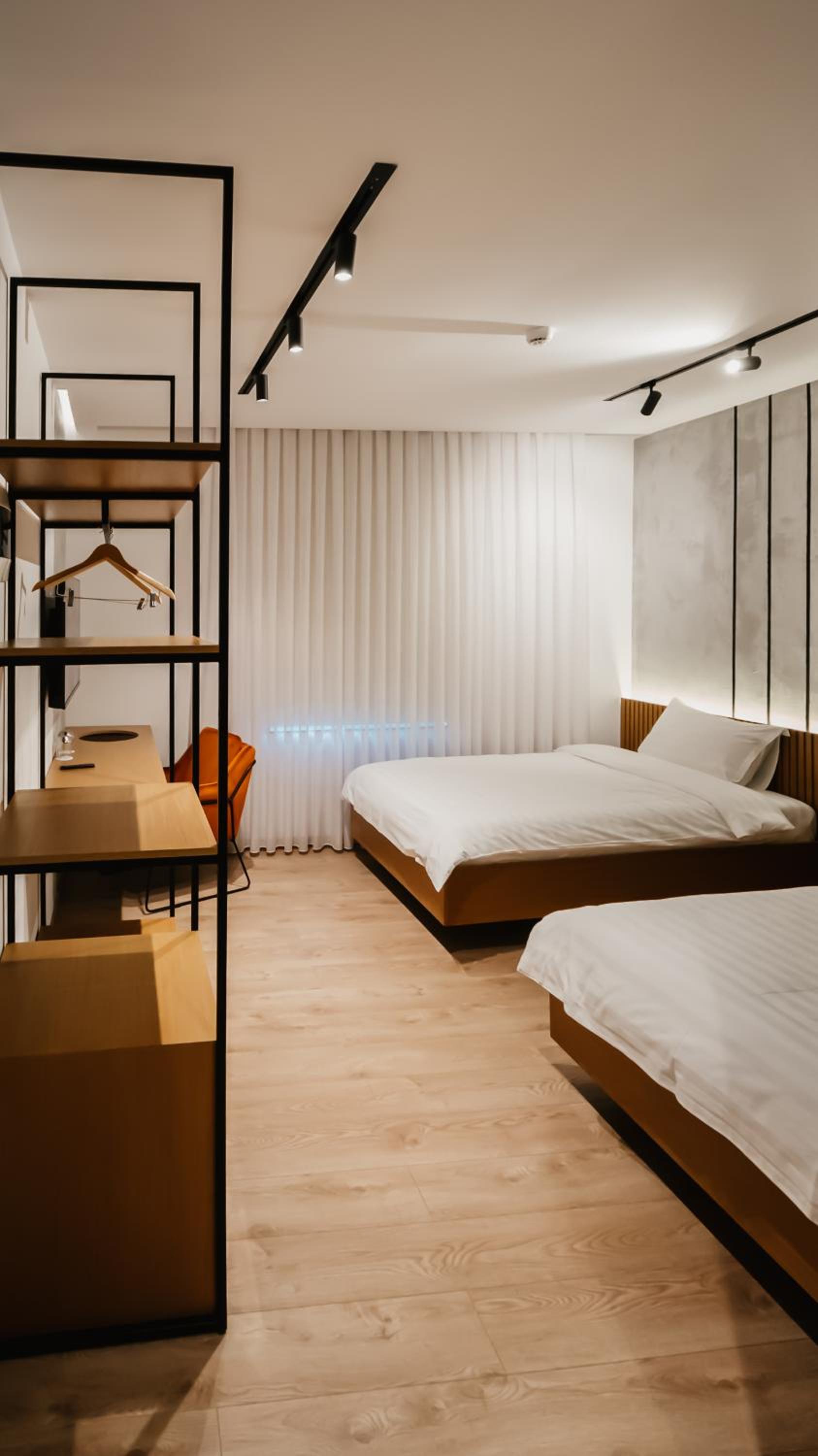Twin Room with Private Bathroom photo 3