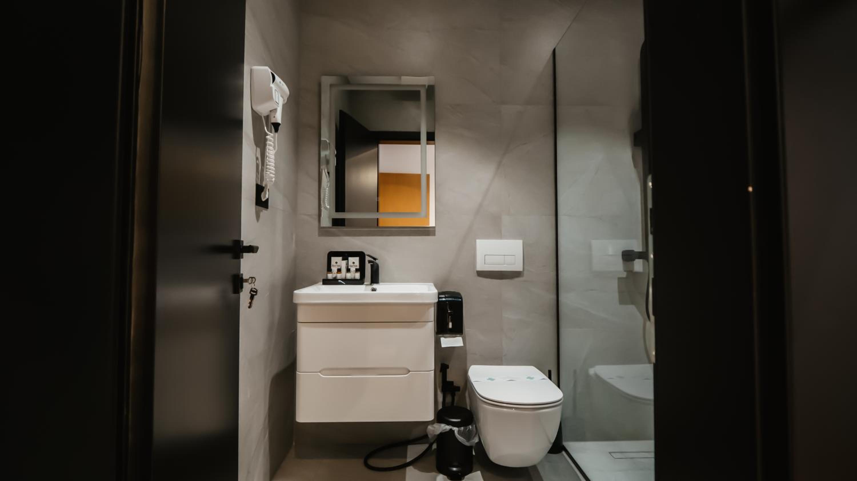 Deluxe Double Room (2 Adults + 1 Child) photo 1