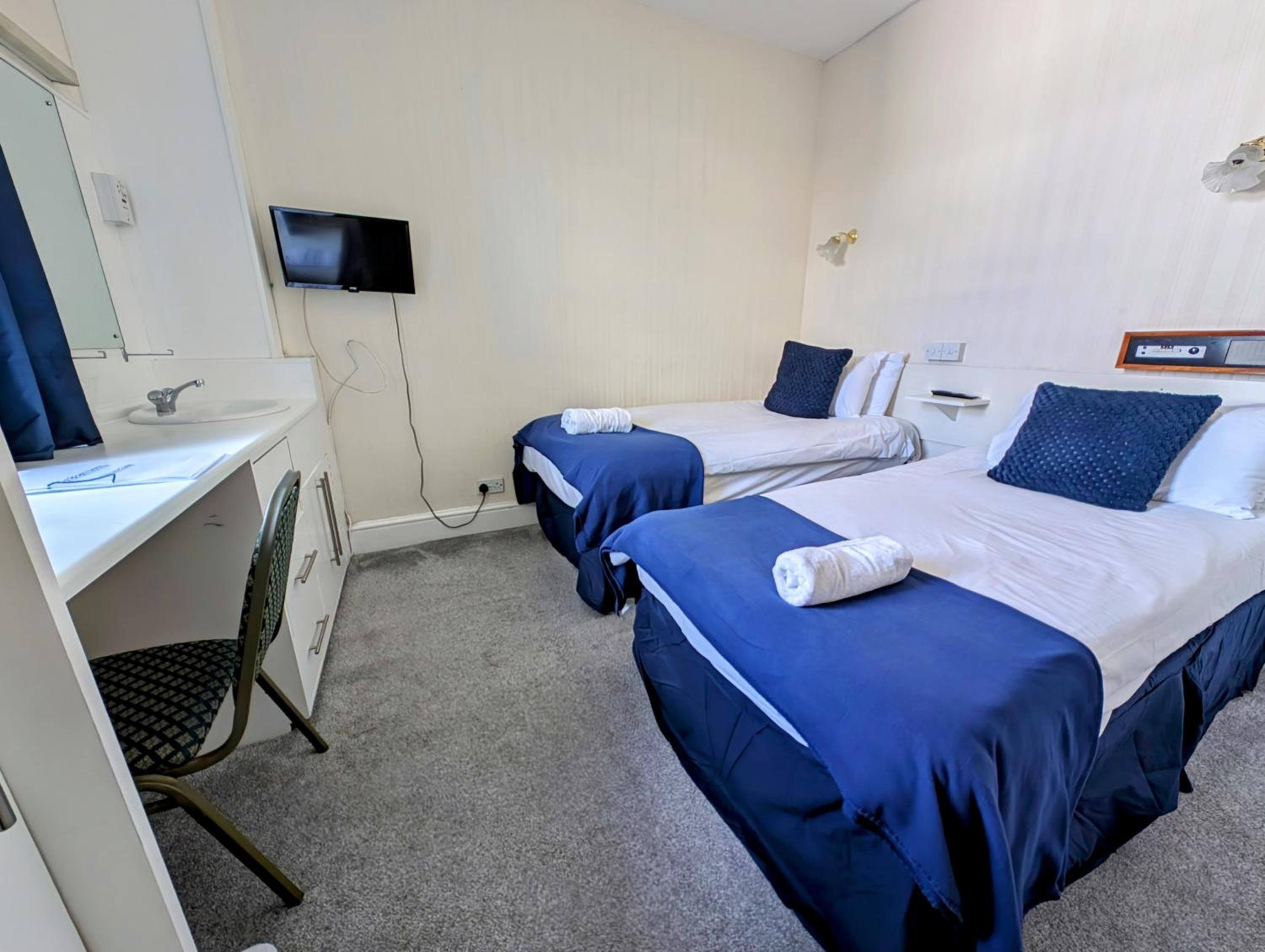 Twin Room with Private External Bathroom