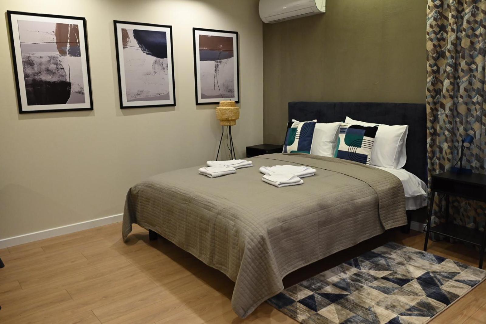 One-Bedroom Apartment photo 1
