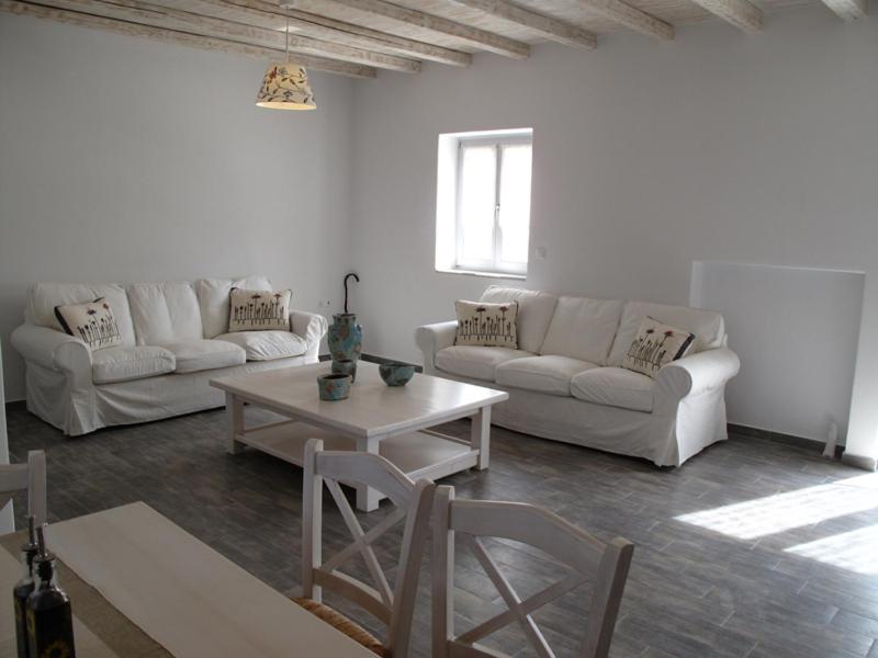 Three-Bedroom House photo 3