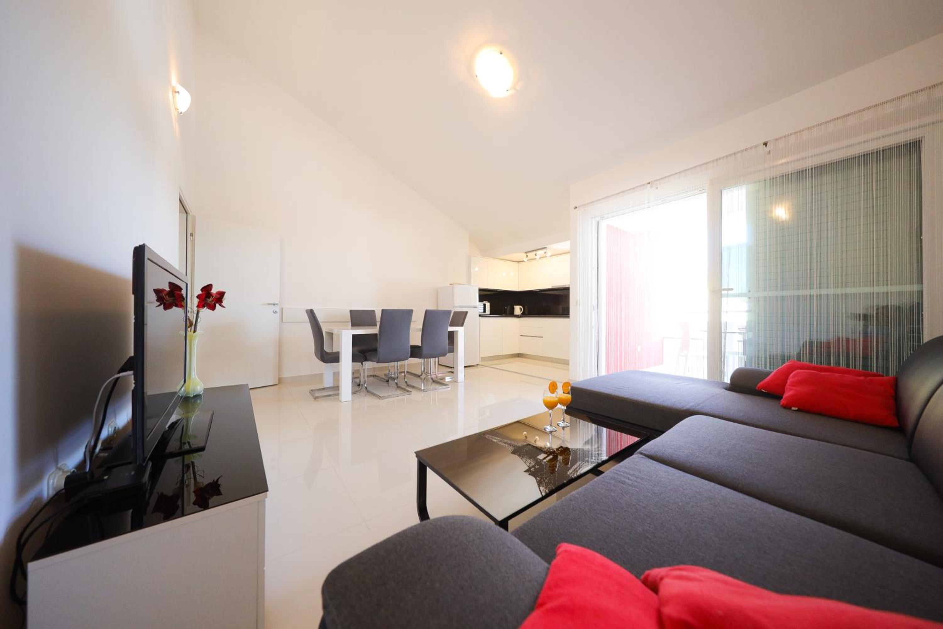 Three-Bedroom Apartment with Sea View photo 1