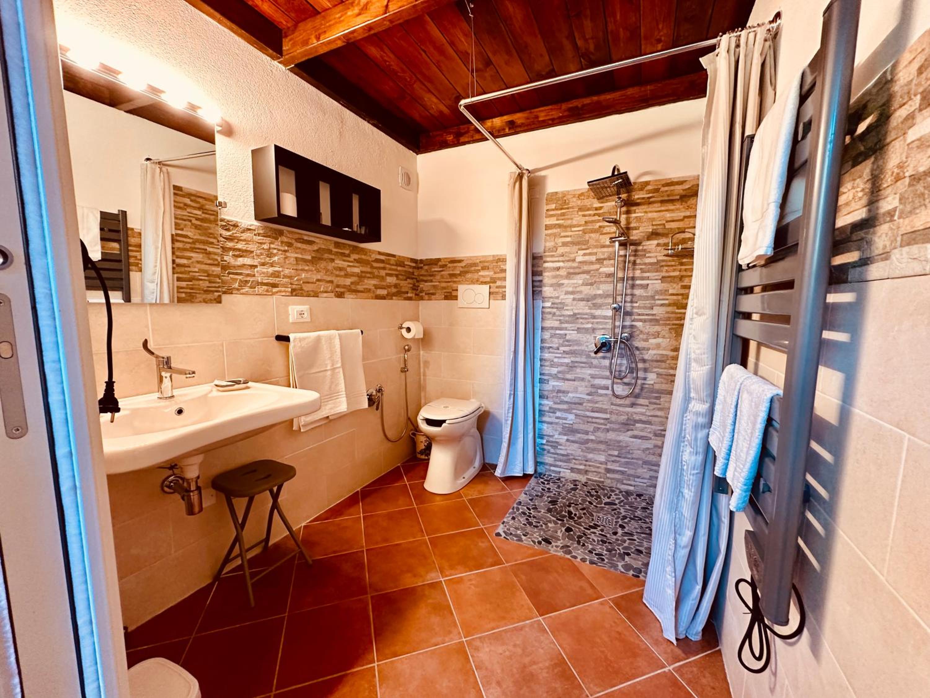 Double Room - Disability Access photo 3