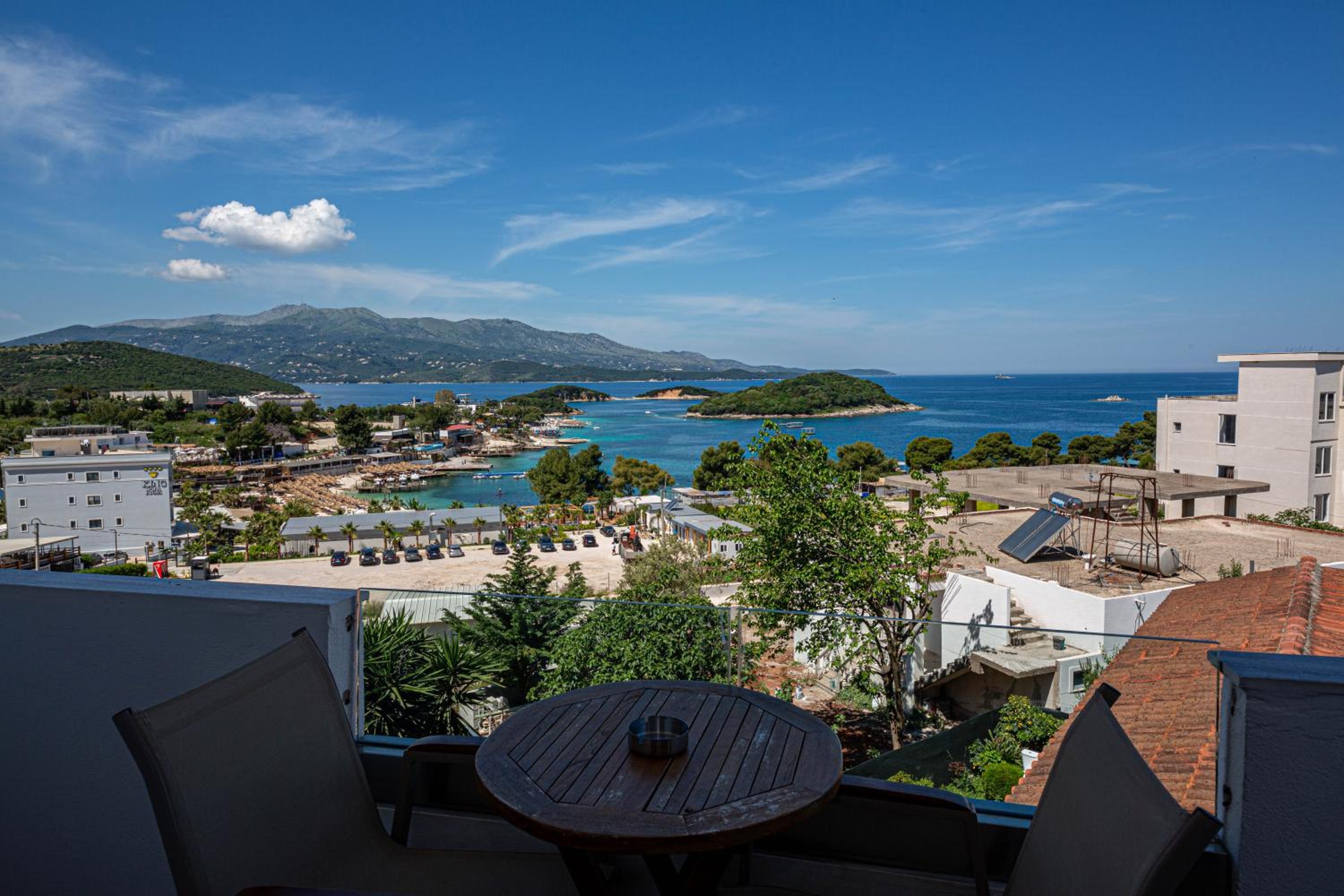 Double Room with Balcony and Sea View photo 3