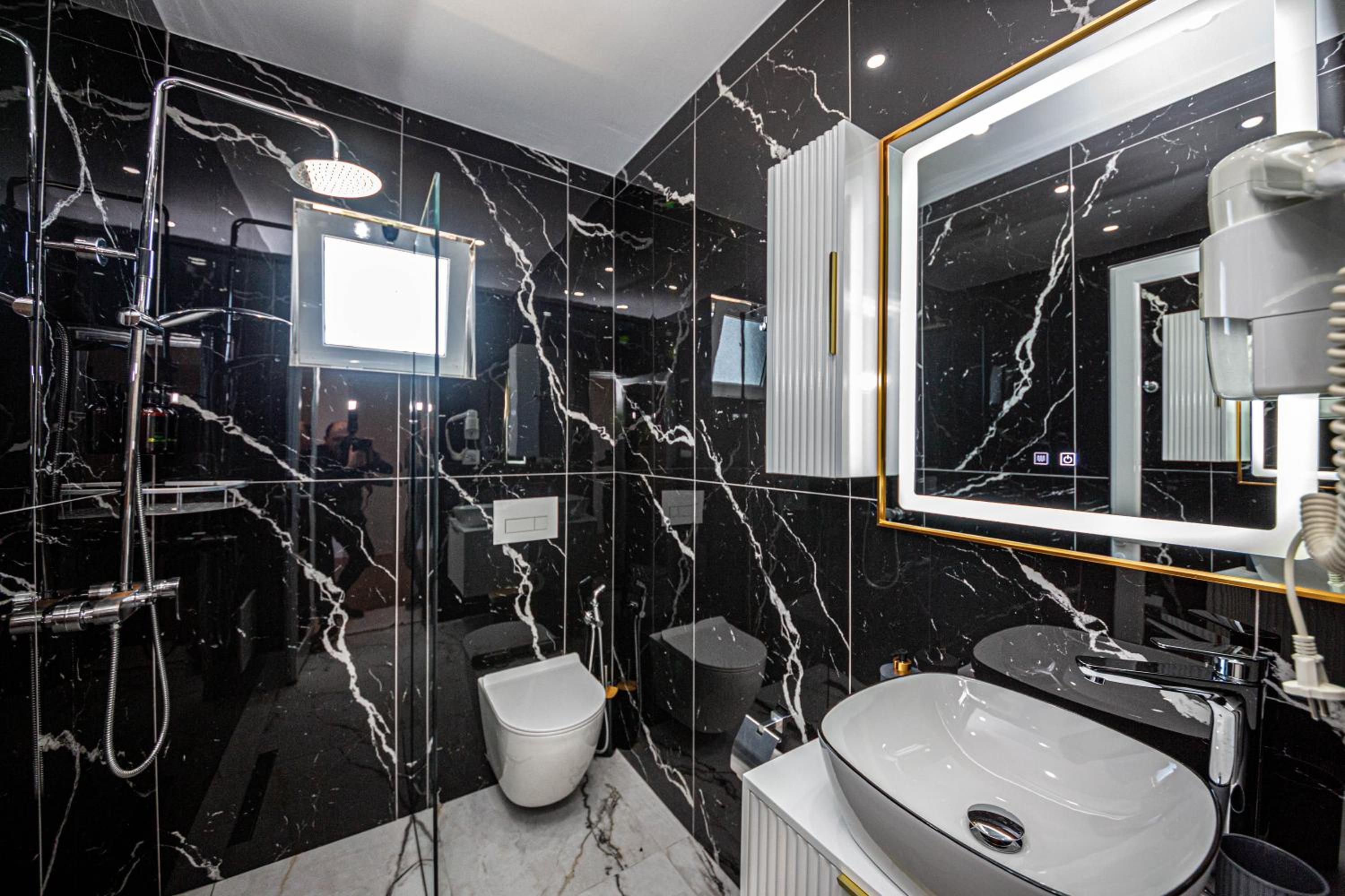 Double or Twin Room with Balcony photo 3