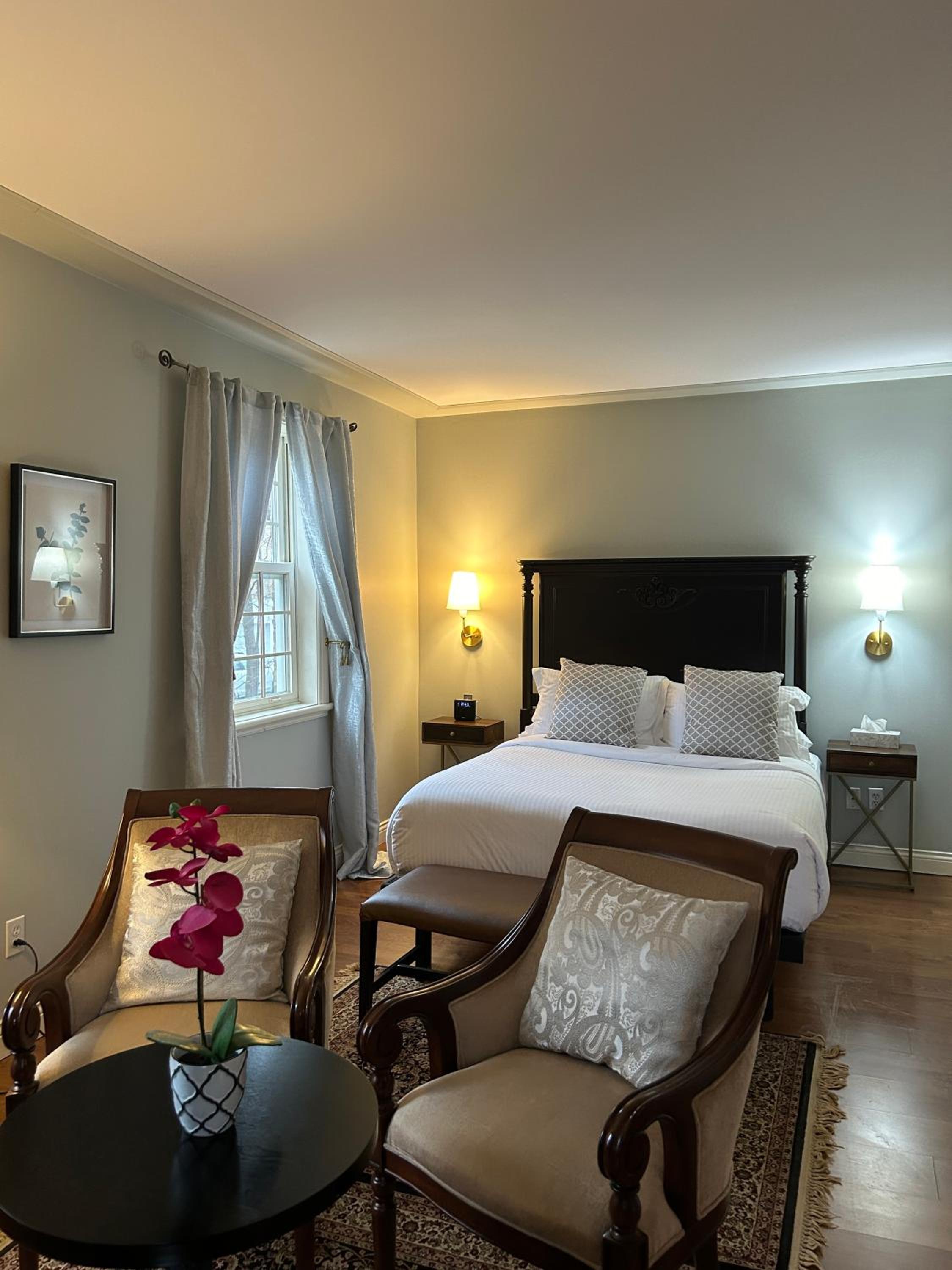 Queen Room