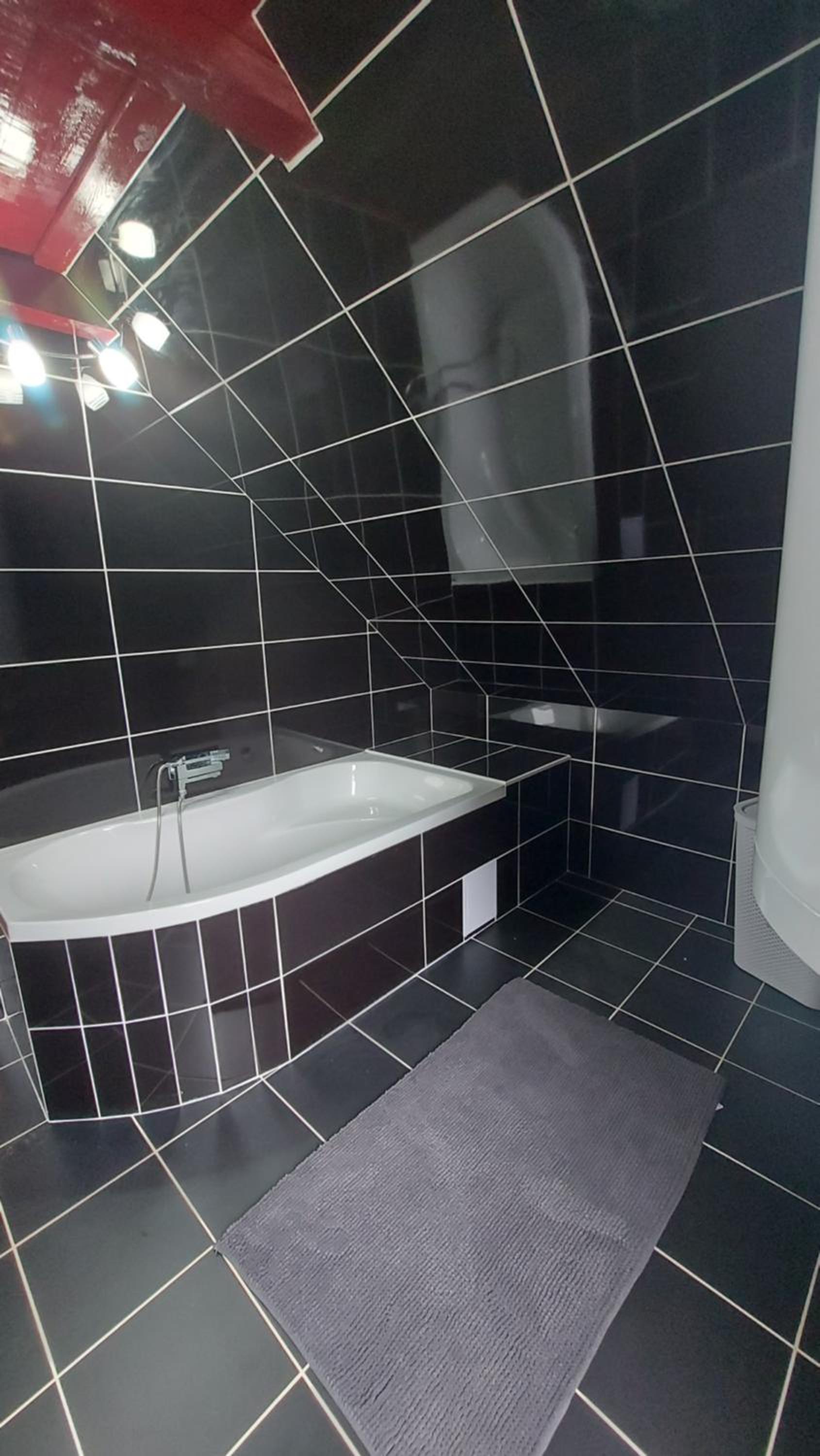 Five-Bedroom House photo 2