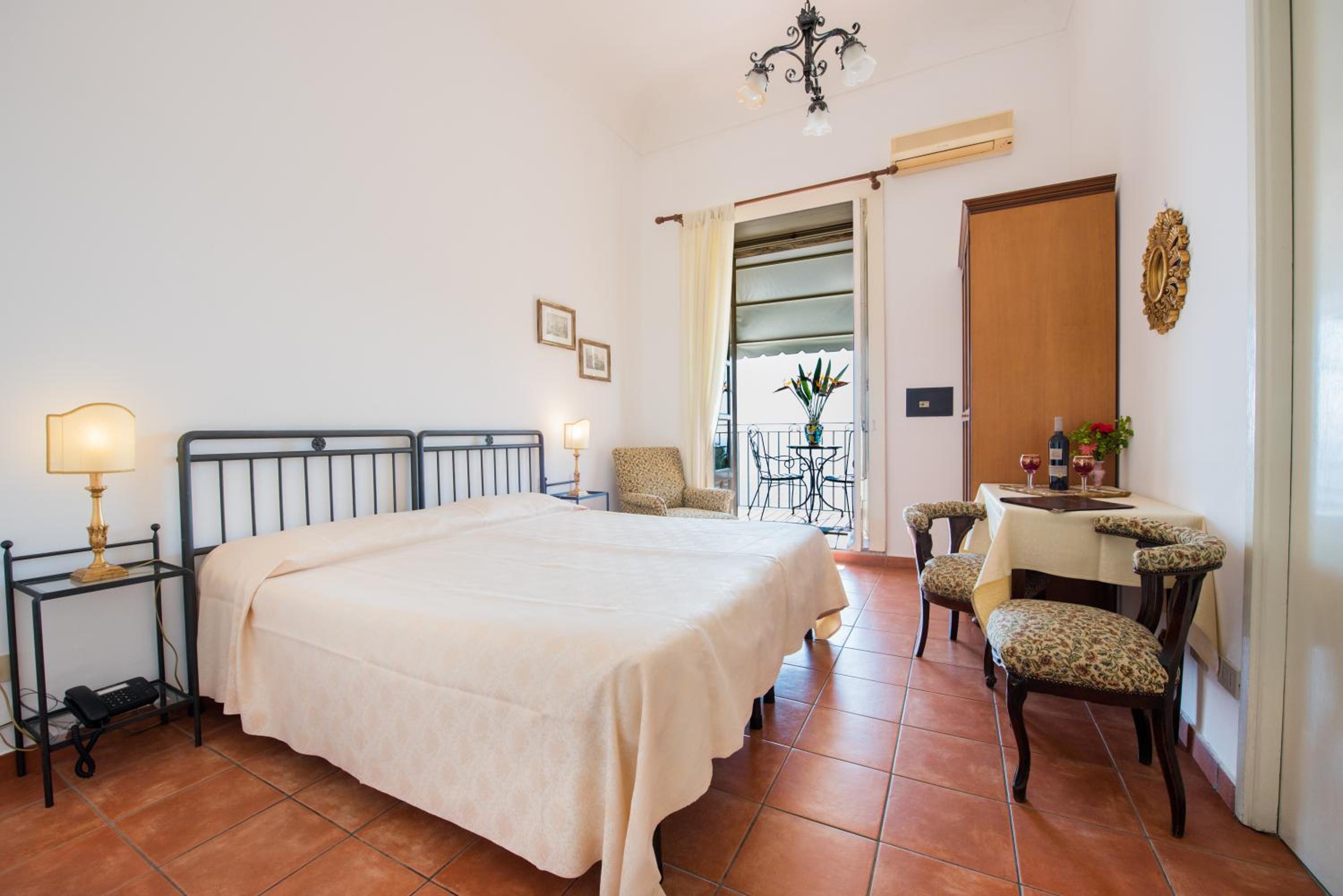 Standard Doppelzimmer mit Balkon und Meerblick