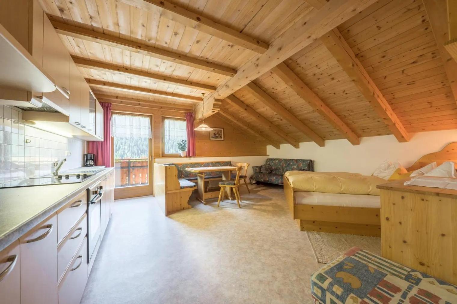 Apartment with Mountain View - Photo 4