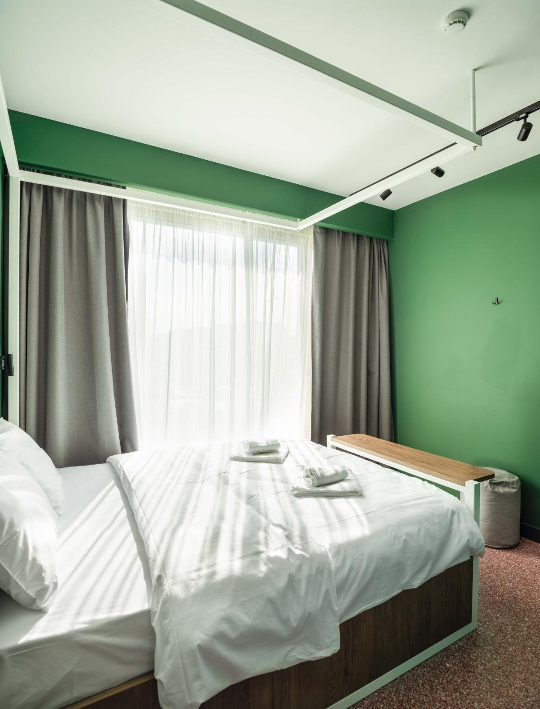 Double Room with City View - Photo 4