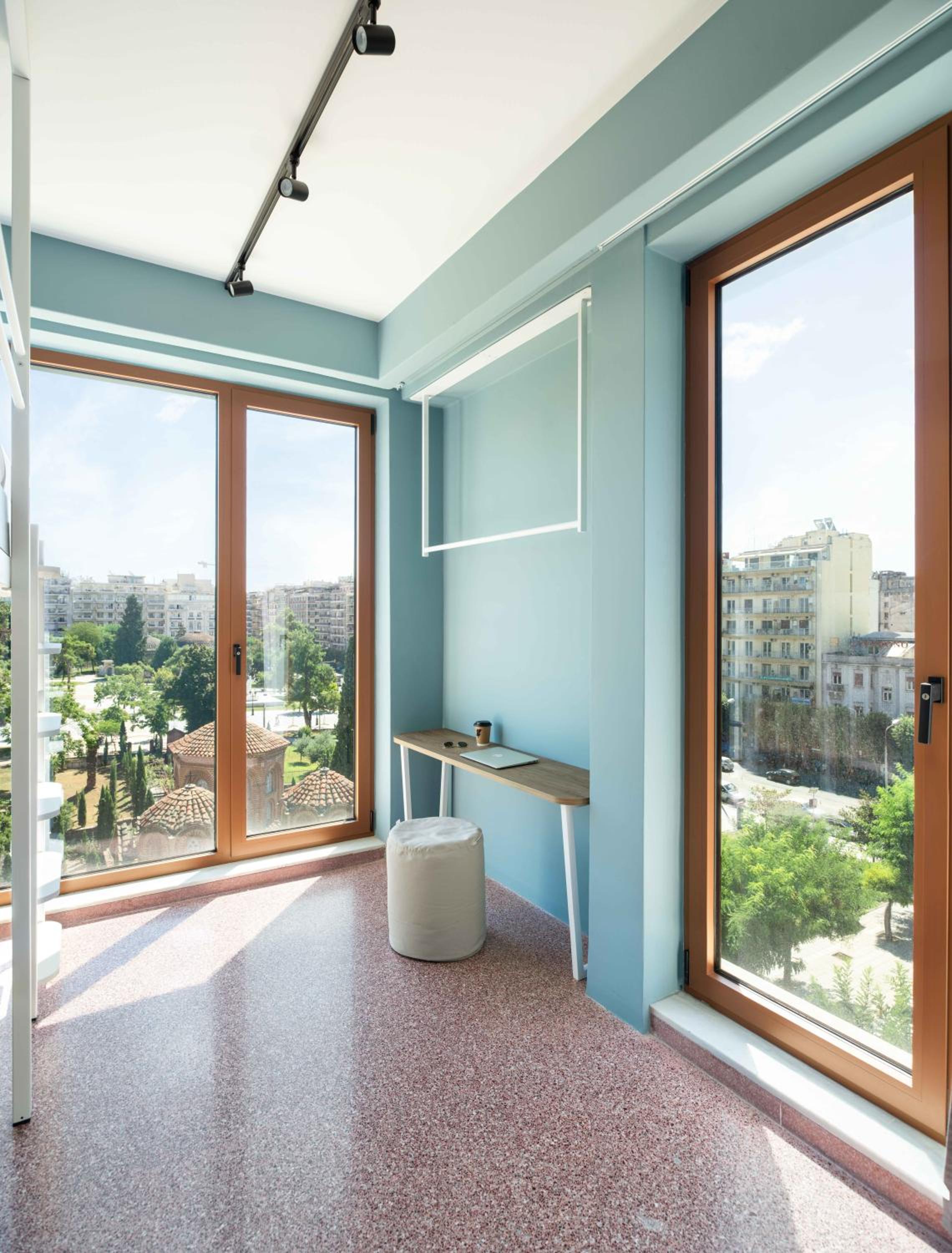 Corner Room with Panoramic View - Photo 2