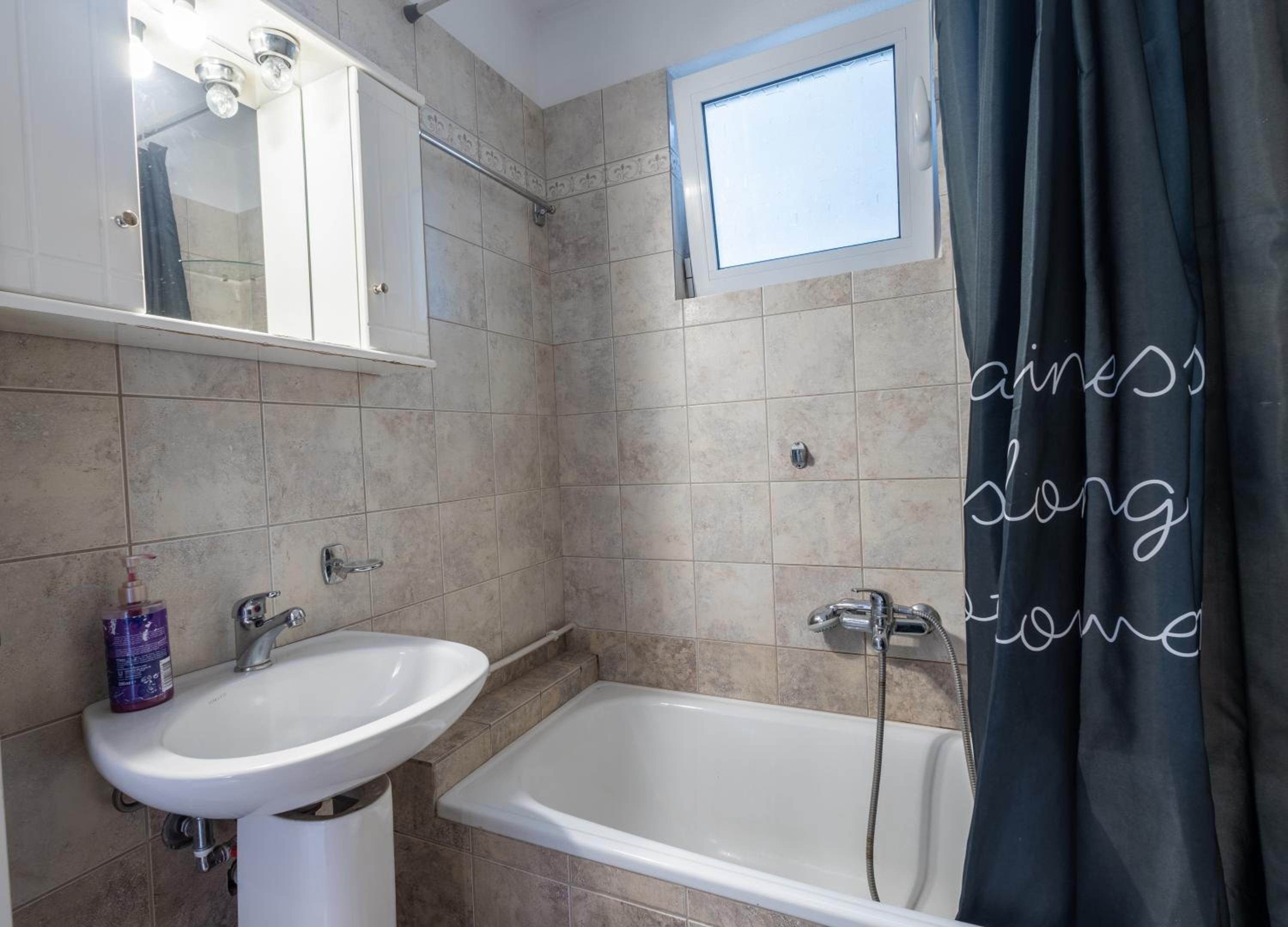 One-Bedroom Apartment - Photo 6