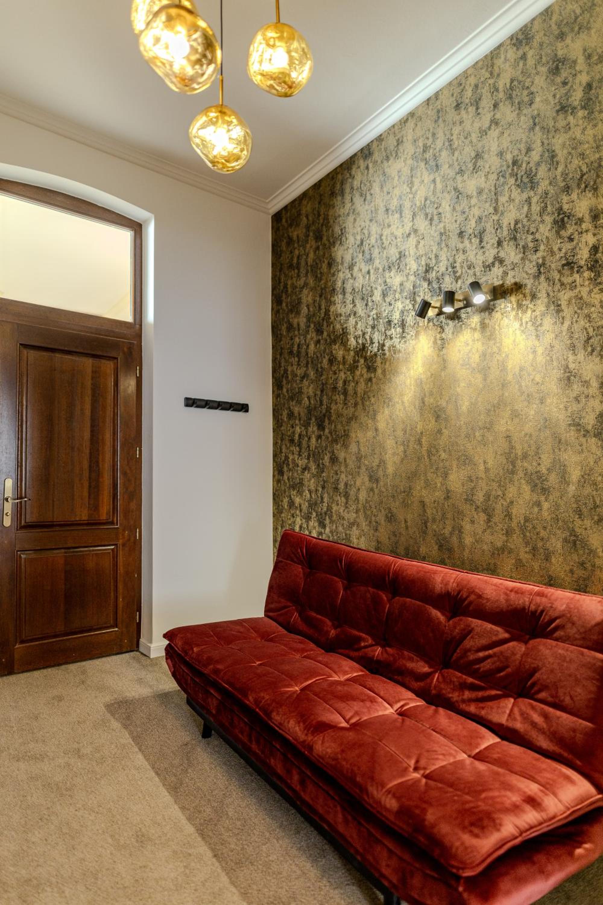 King Suite with Spa Bath - Photo 3