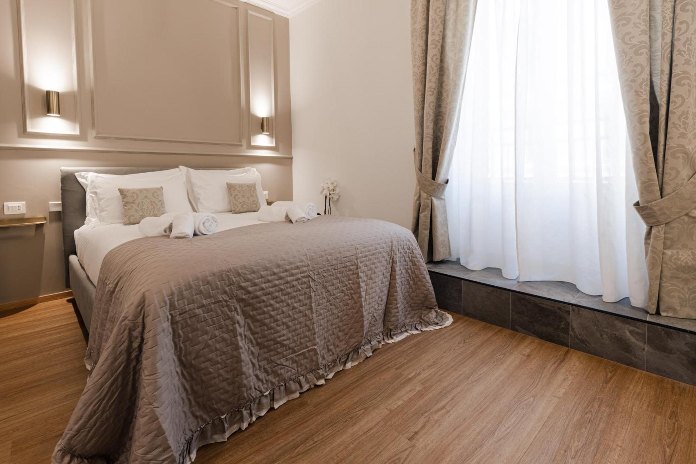 Deluxe King Room photo 1