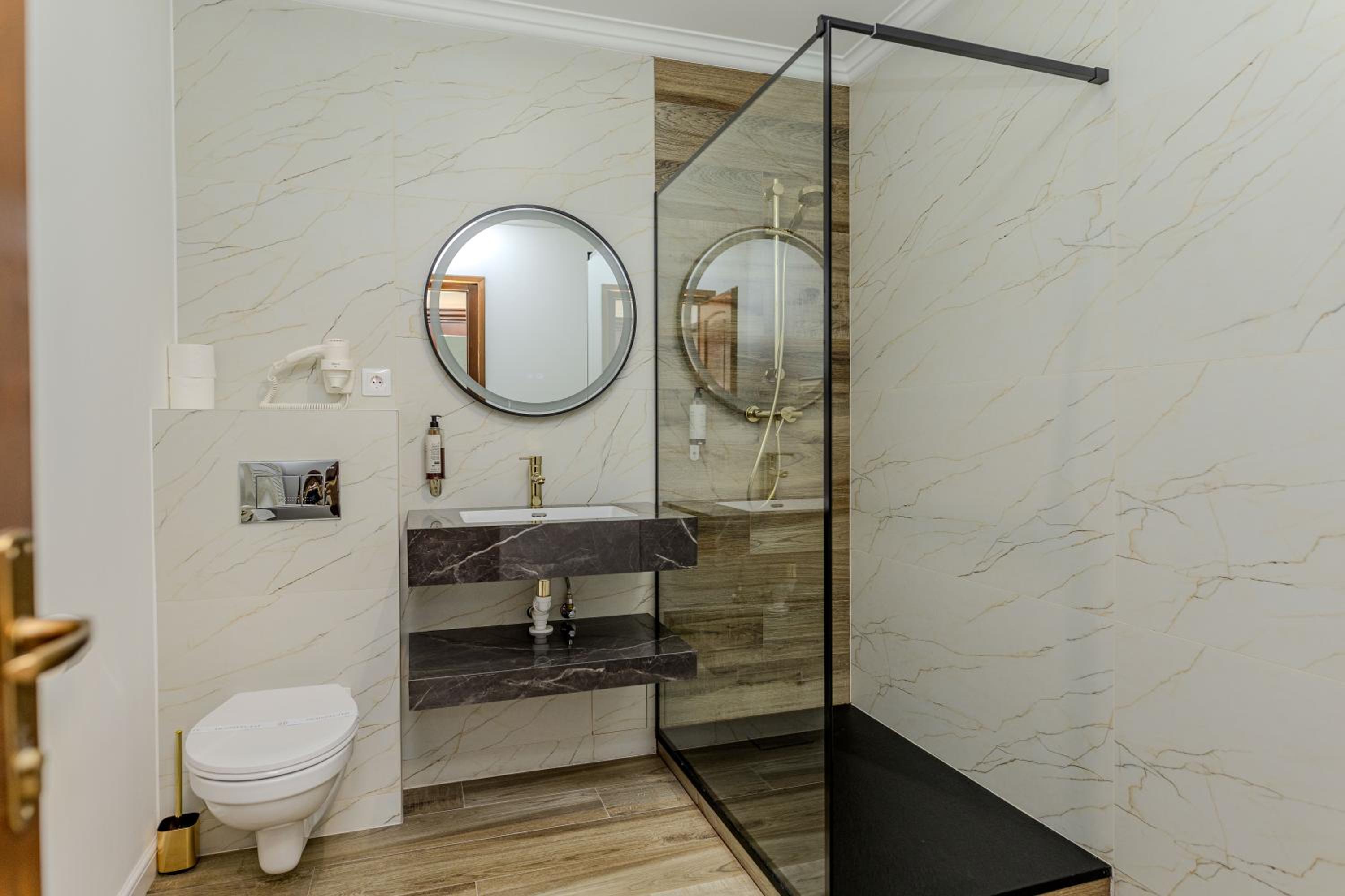 Double Room - Photo 13