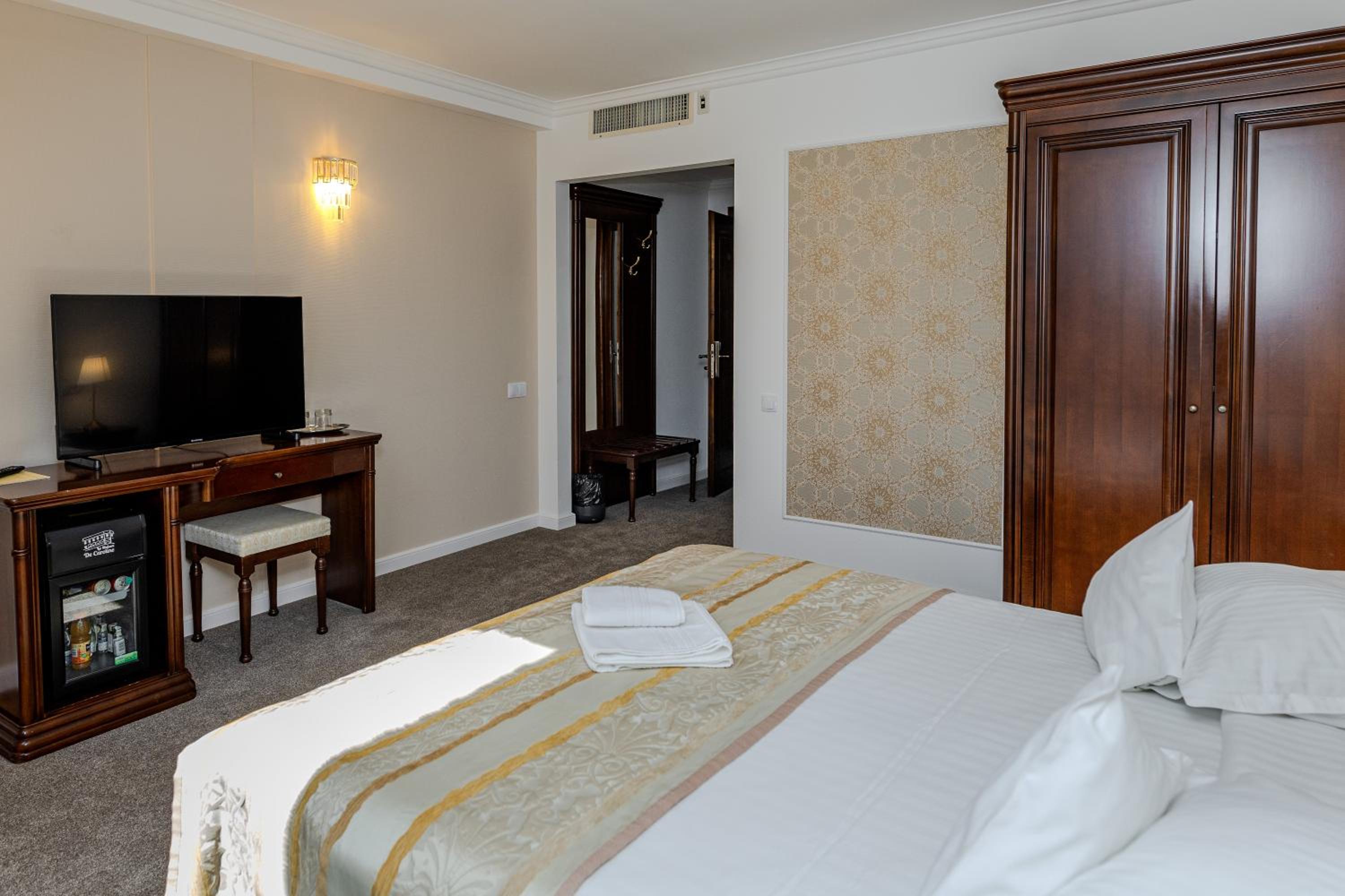 Double Room - Photo 3