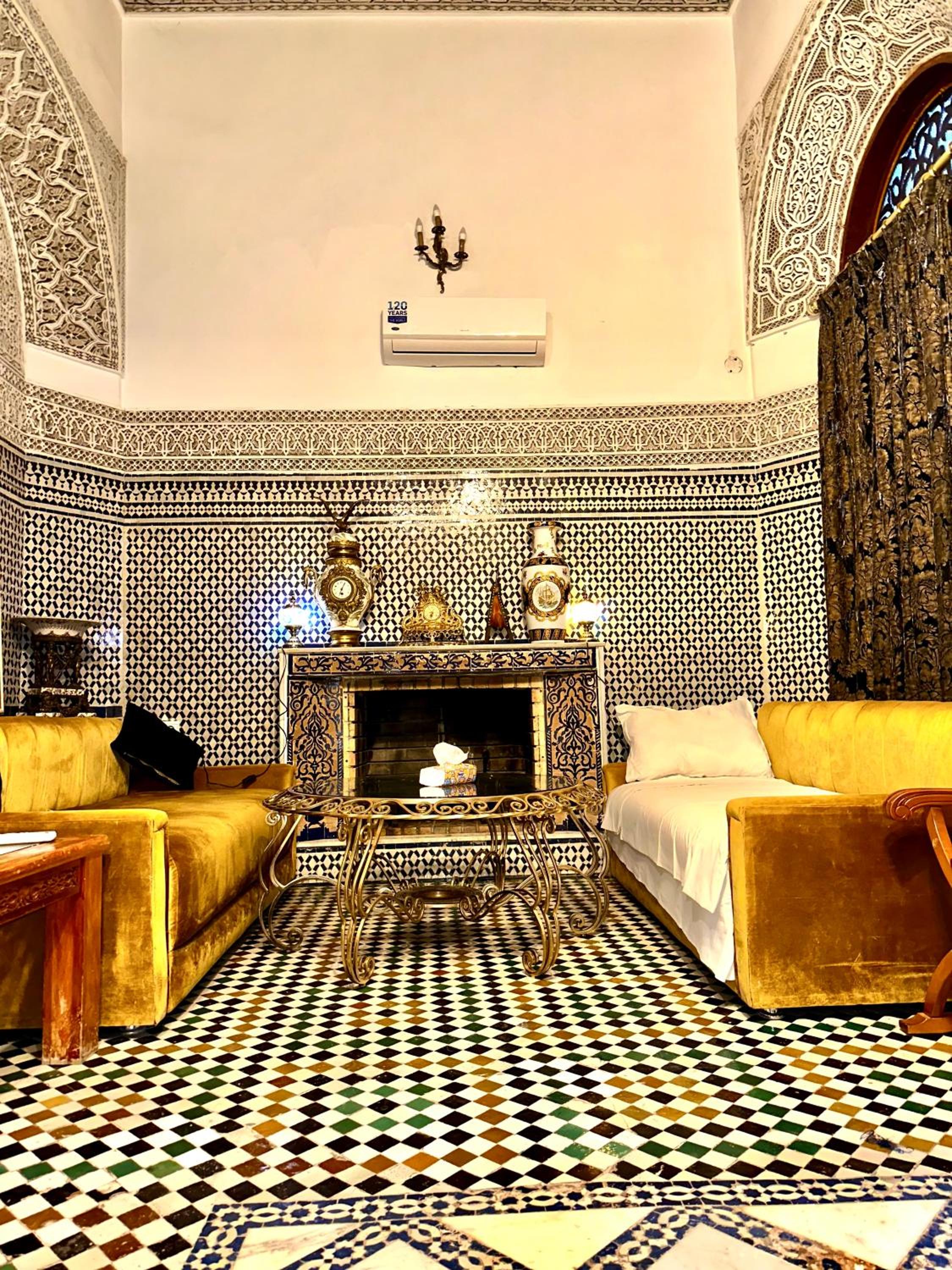 Superior Suite - Photo 11
