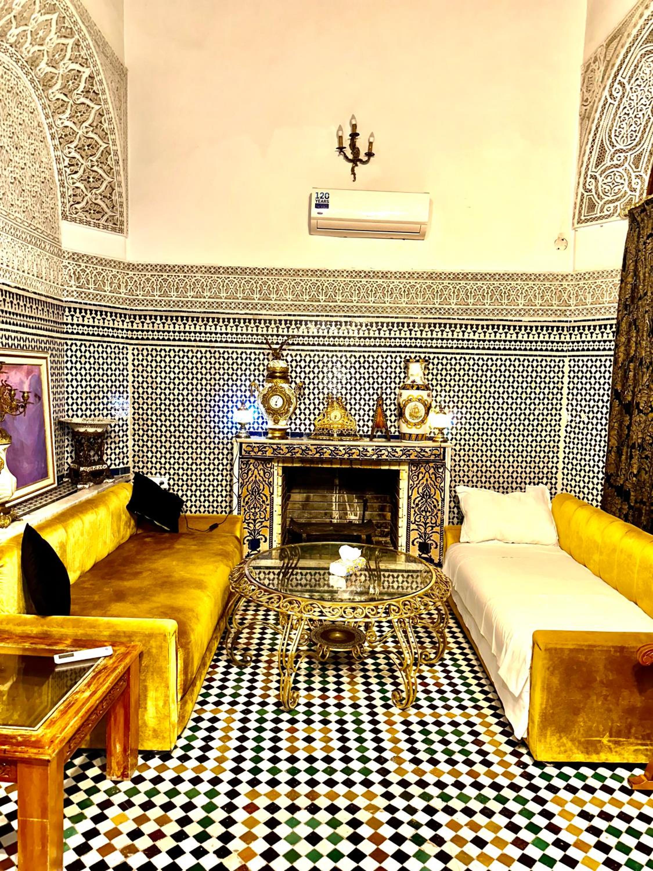 Superior Suite - Photo 12