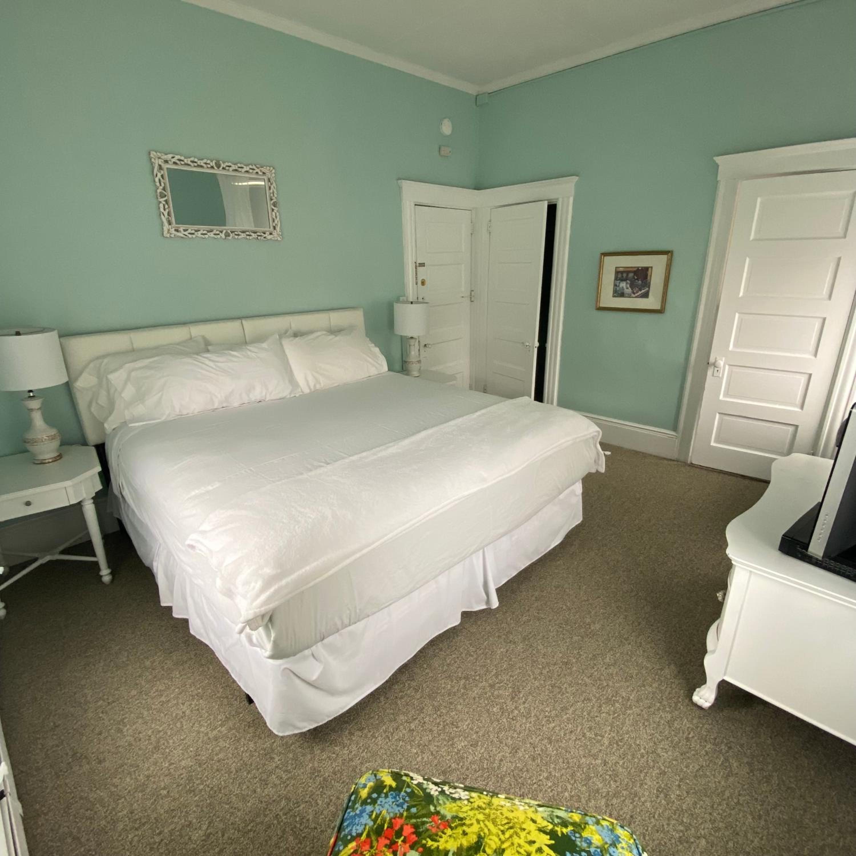Deluxe King Room photo 2