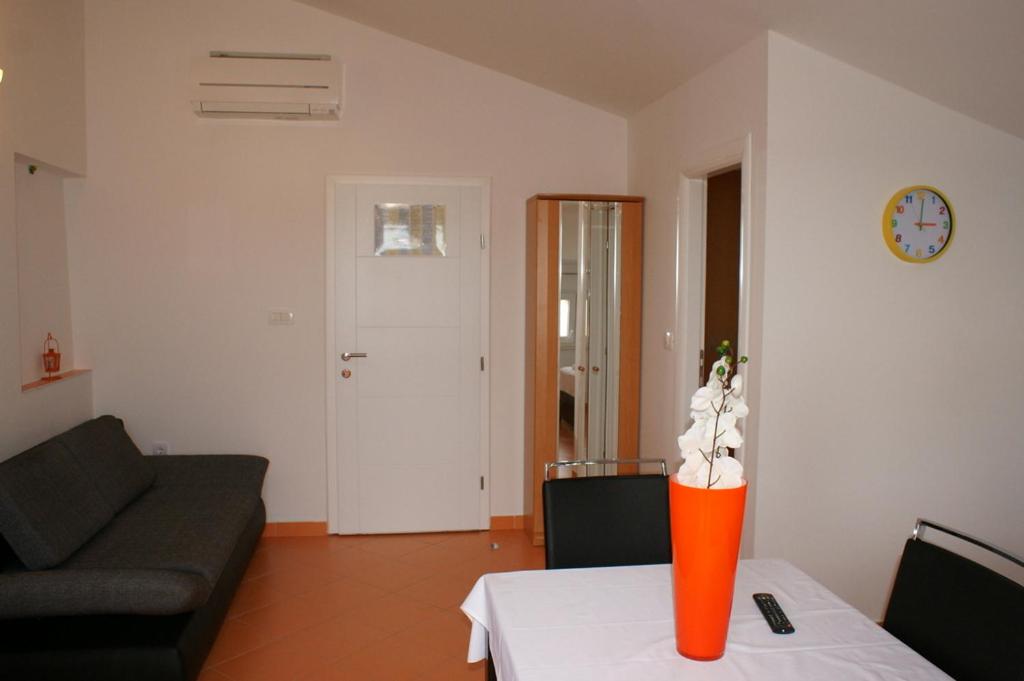 King Studio With Sofa Bed