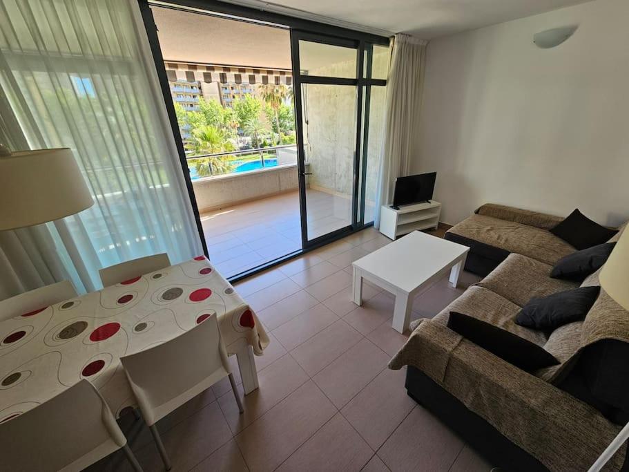 Apartamento con Vista a la Piscina