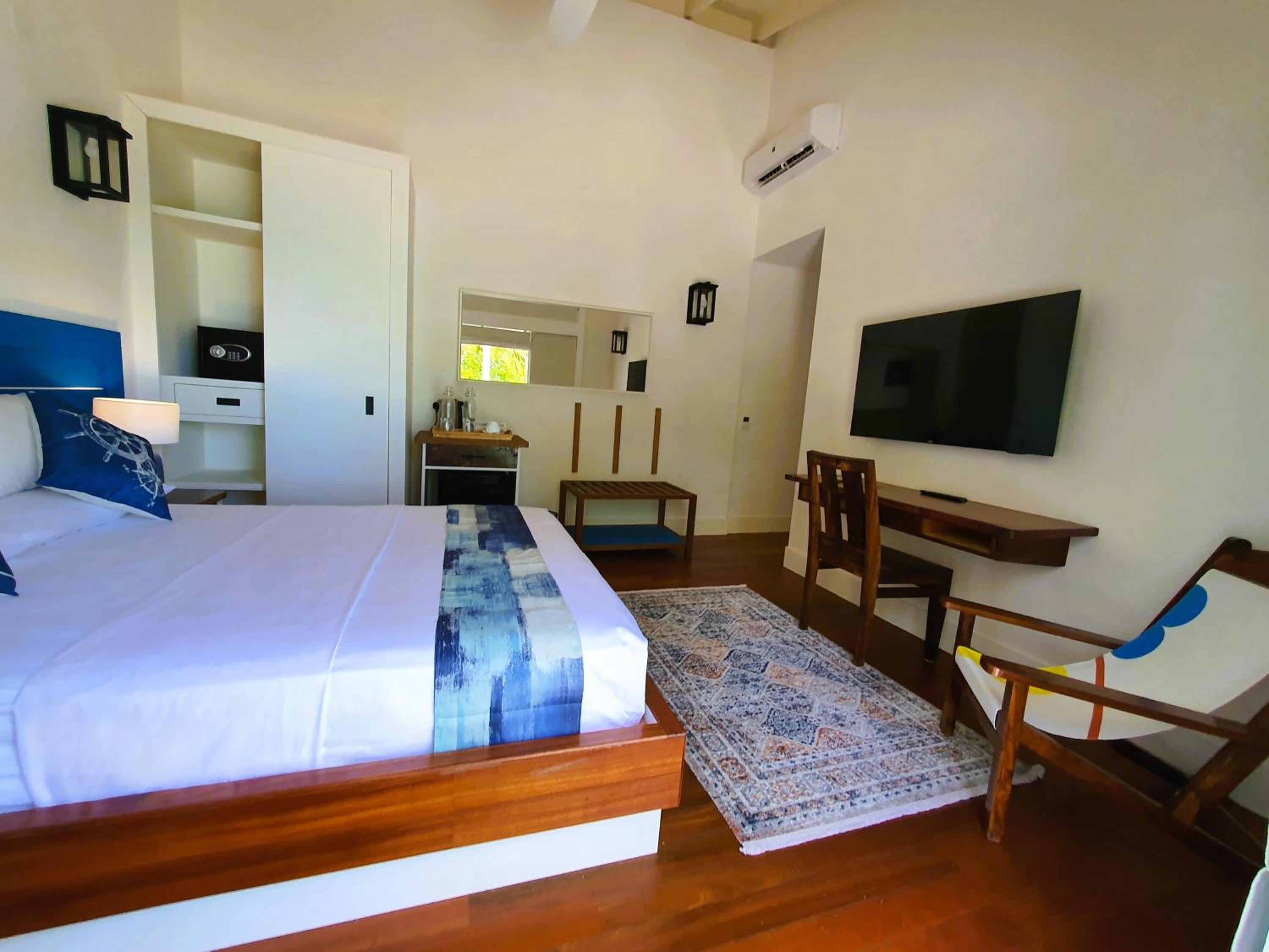 Deluxe Double Room with Sea View photo 3