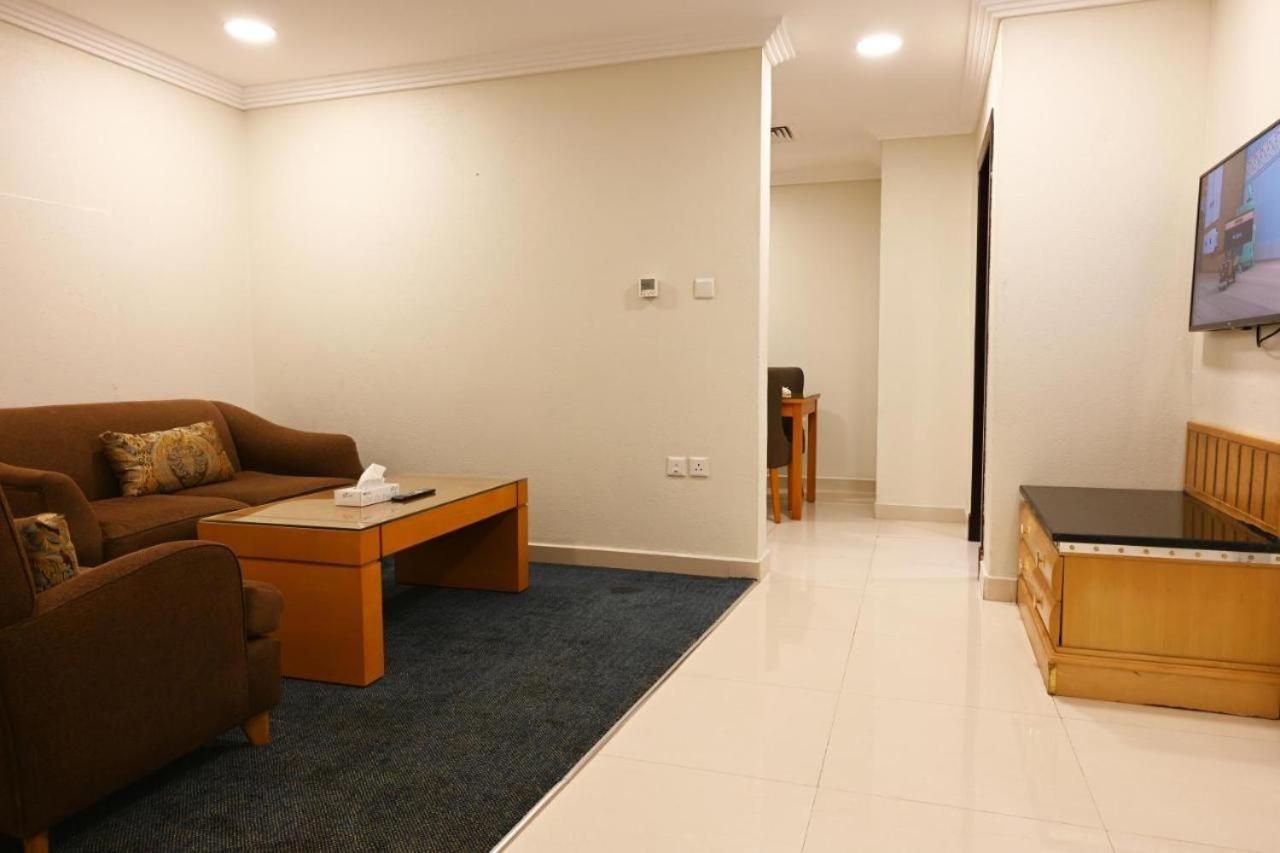 Seven-Bedroom House photo 1