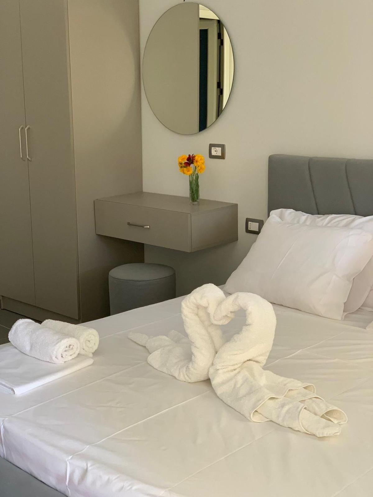 Deluxe Double Room With Balcony - Garden View