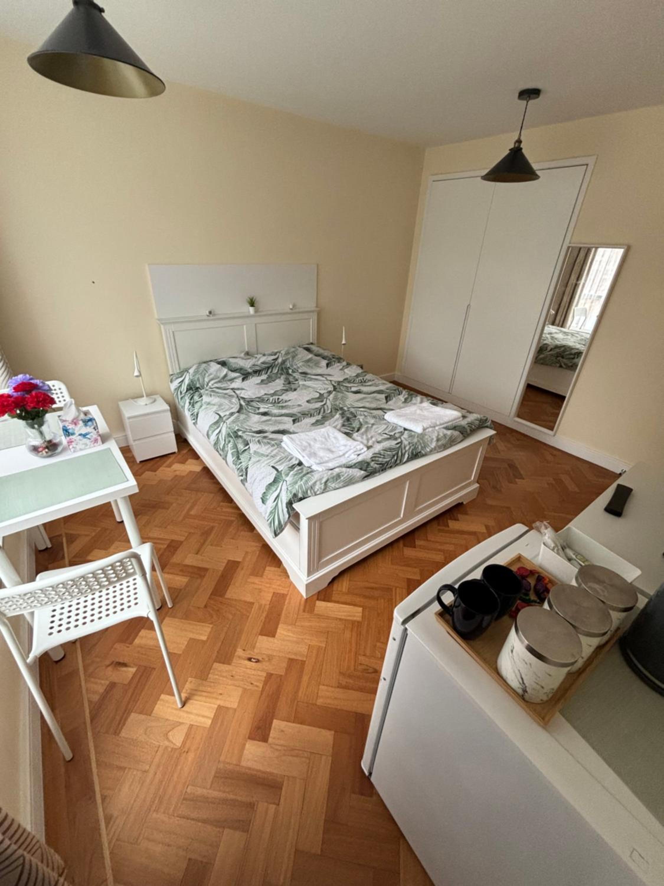 Double Room with Shared Bathroom photo 1