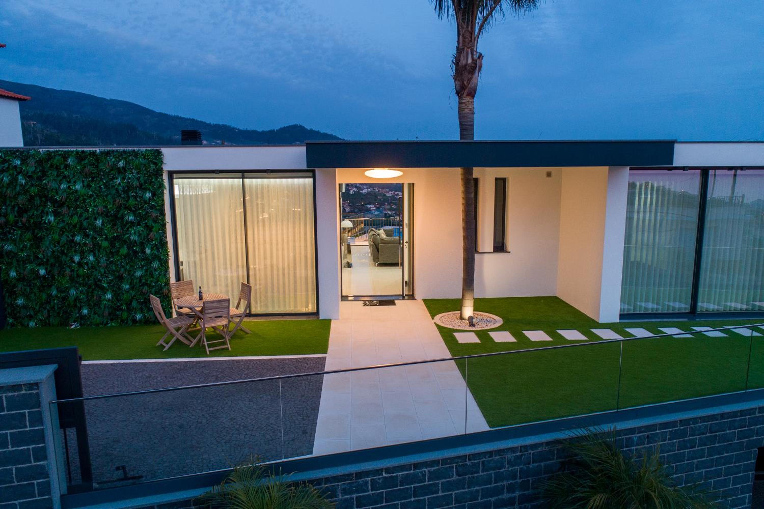 Villa photo 3
