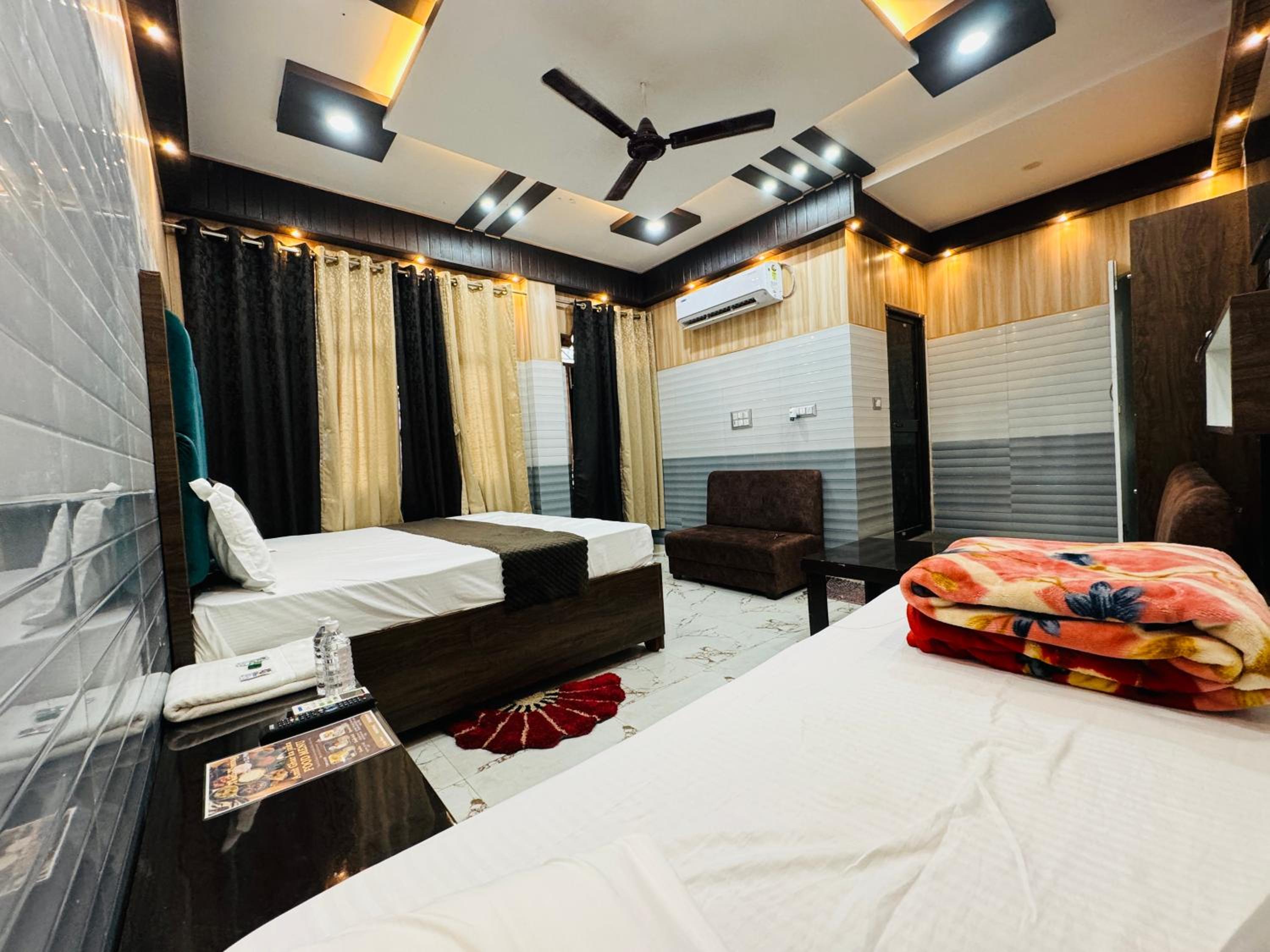 Double Room with Extra Bed photo 3