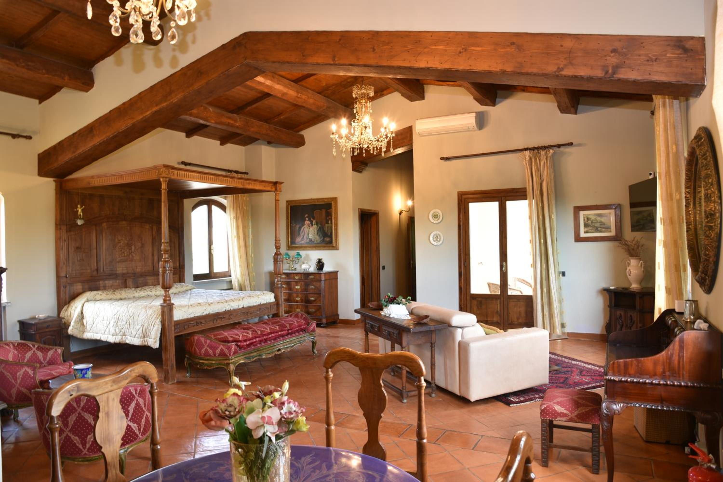 Deluxe King Suite