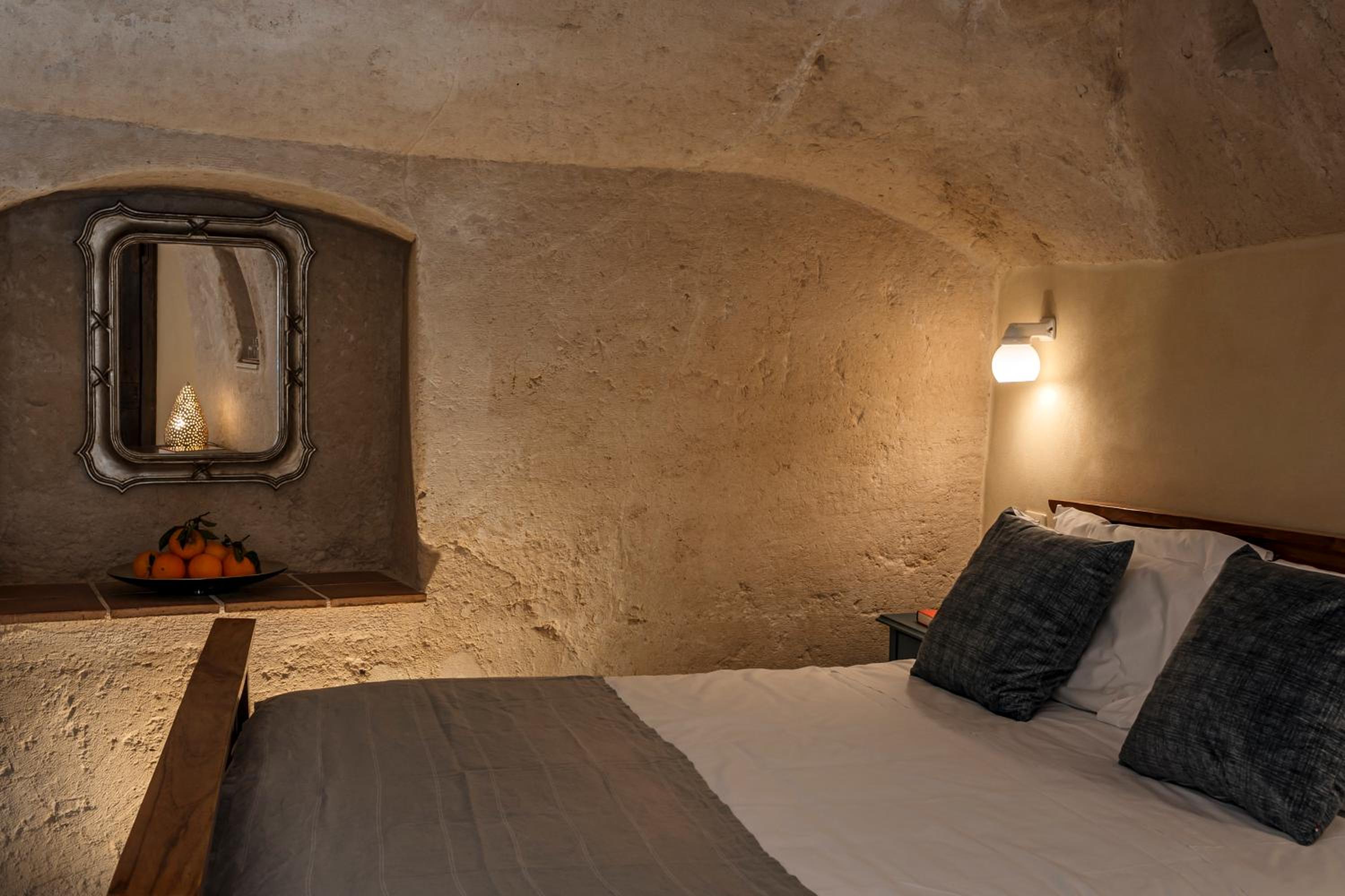 Standard Double or Twin Room with City View - Photo 10