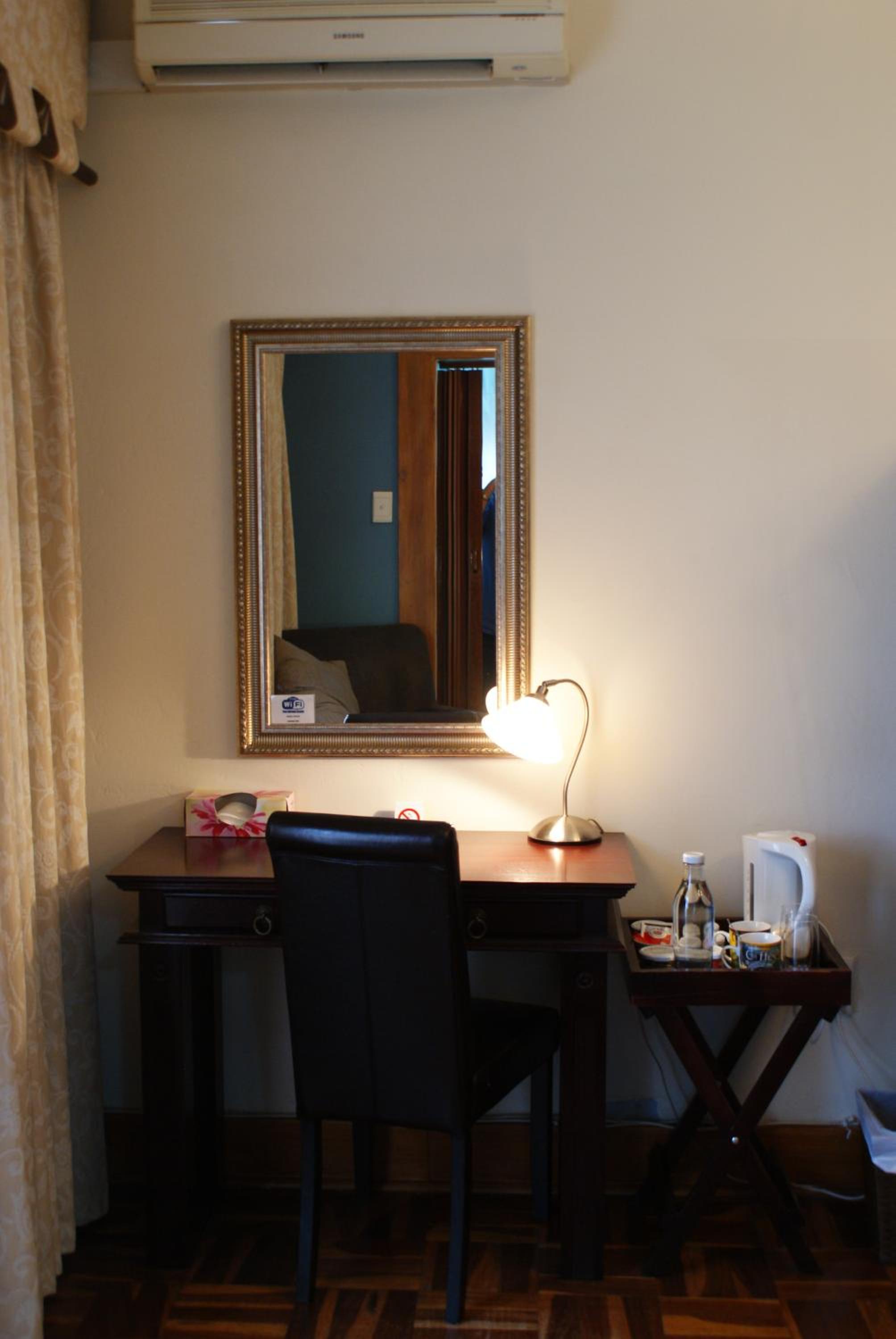 Deluxe Queen Room - Photo 3