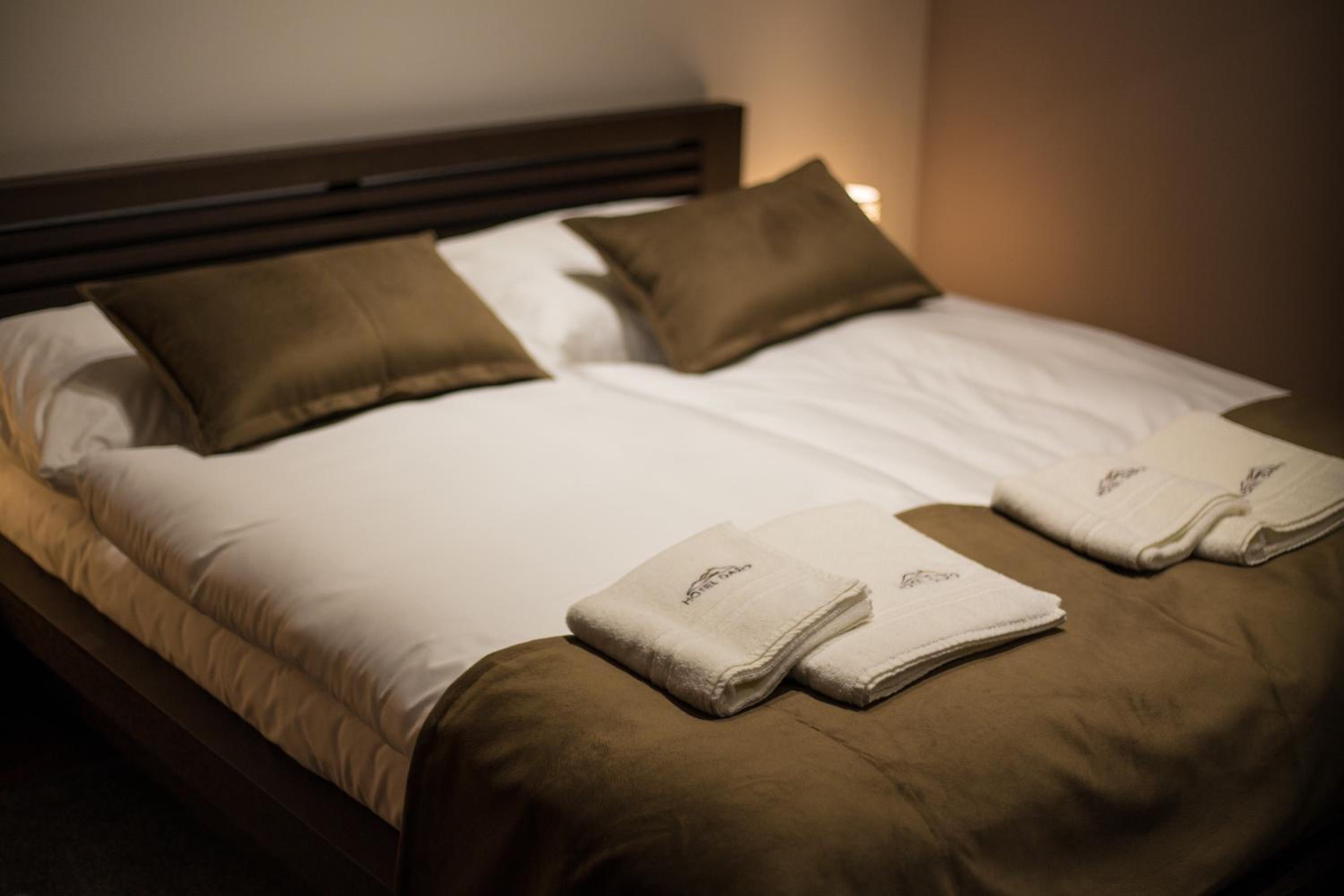 Deluxe Double Room with Shower - Photo 6