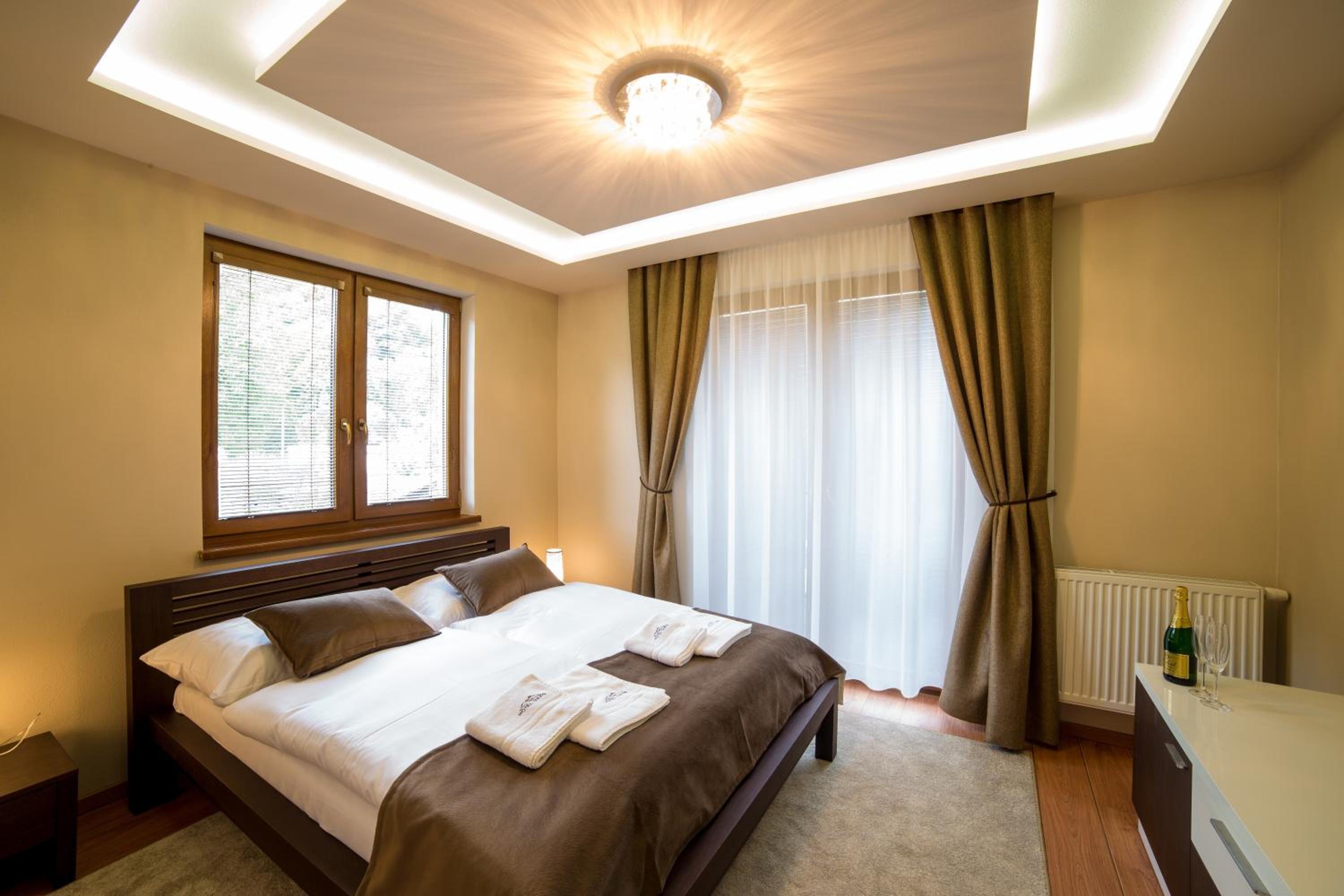 Deluxe Double Room with Shower - Photo 3