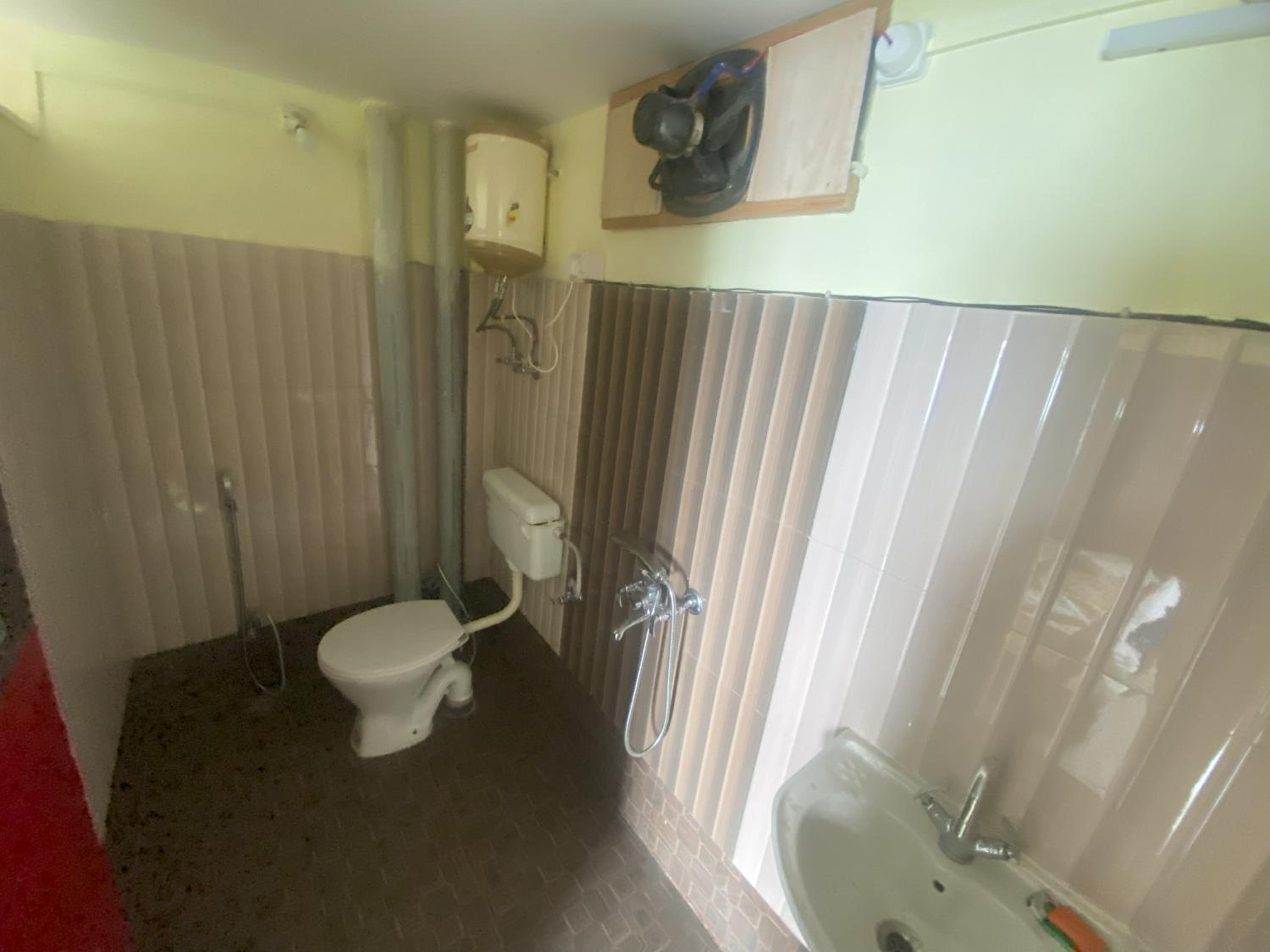 Basic Triple Room With Shared Bathroom photo 2