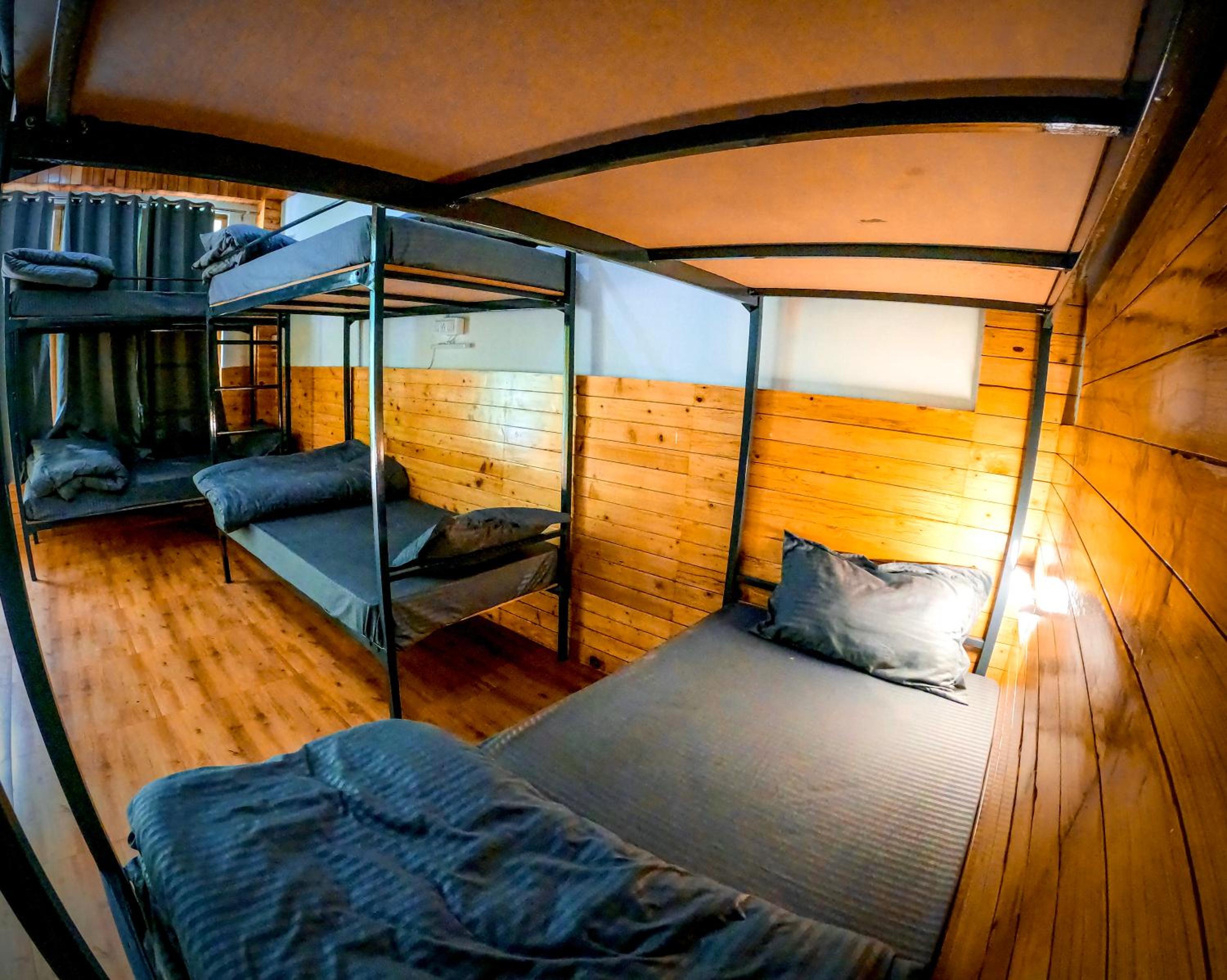 Bed in 6-Bed Mixed Dormitory Room photo 2
