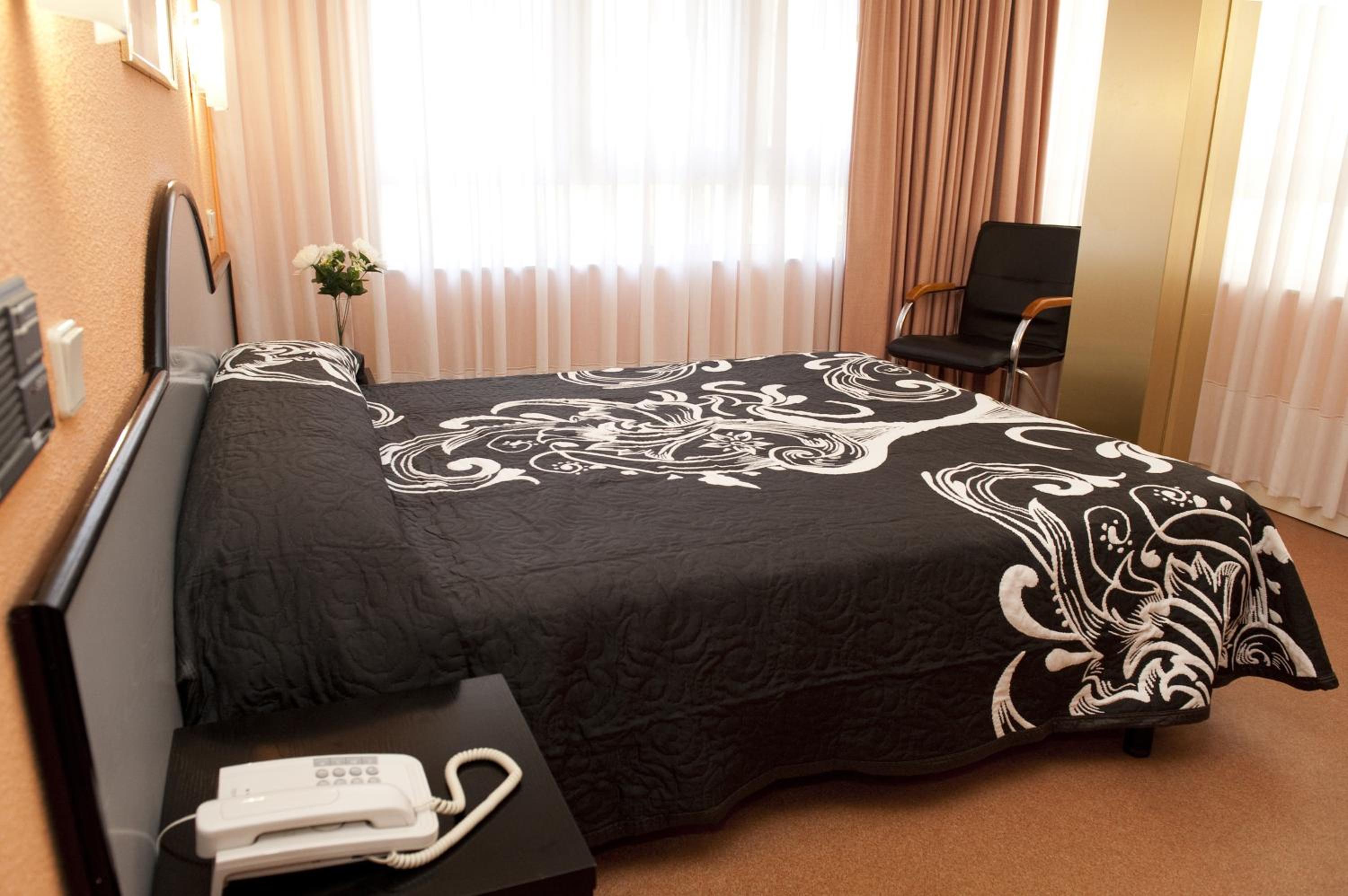 Double Room - Photo 16