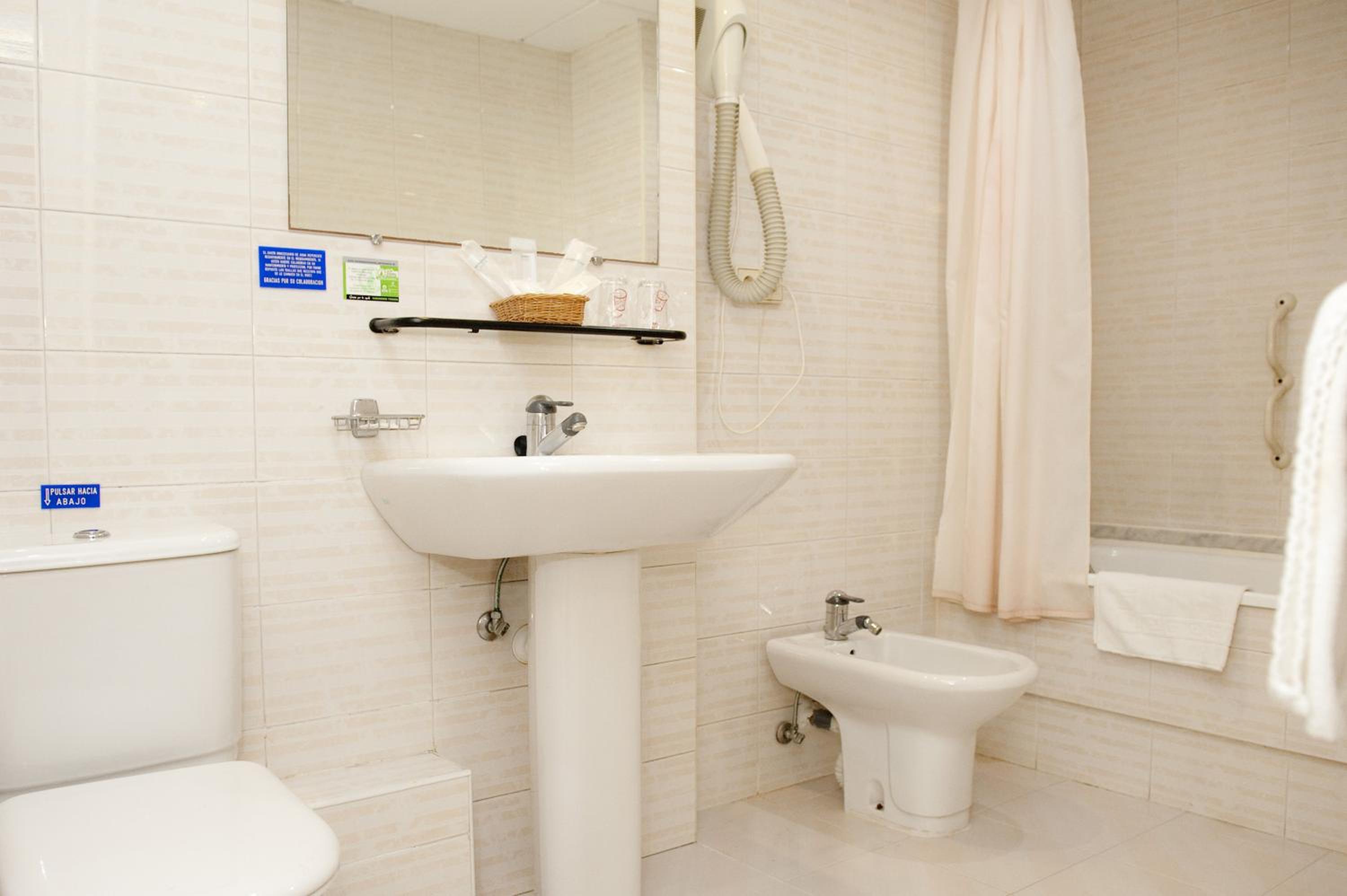 Double Room - Photo 8
