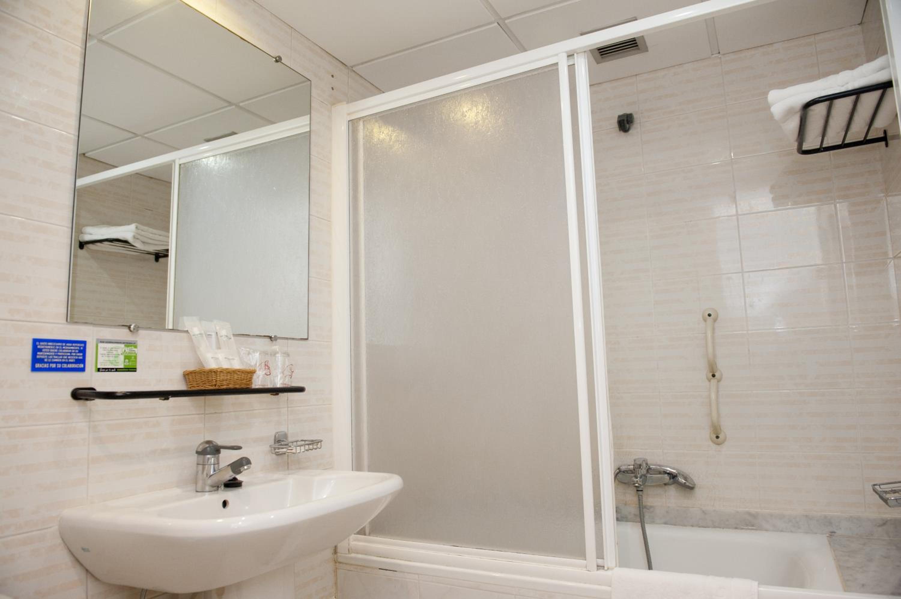 Double Room - Photo 10